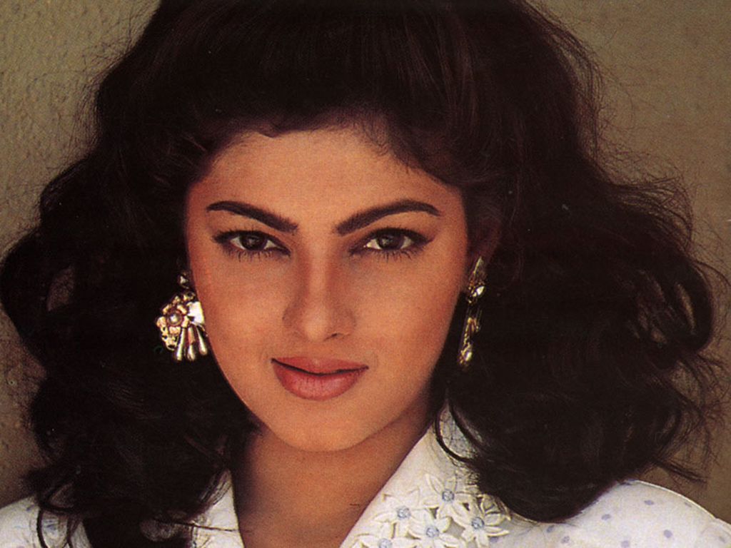 1024x768 Shocking! Mamta Kulkarni is Busy Clicking Selfies as Interpol Issues a Red Corner Notice