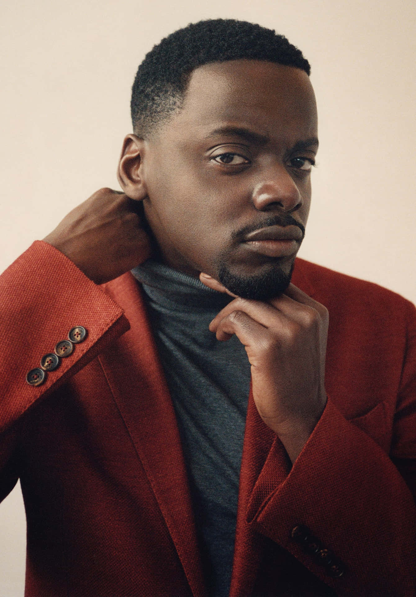 1340x1920 Download Daniel Kaluuya in Nocturnal Animals Wallpaper