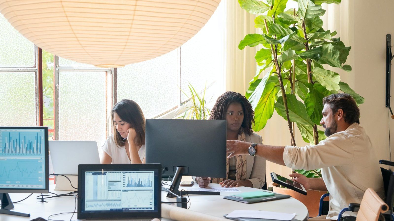 1600x900 Tips to feng shui your office desk