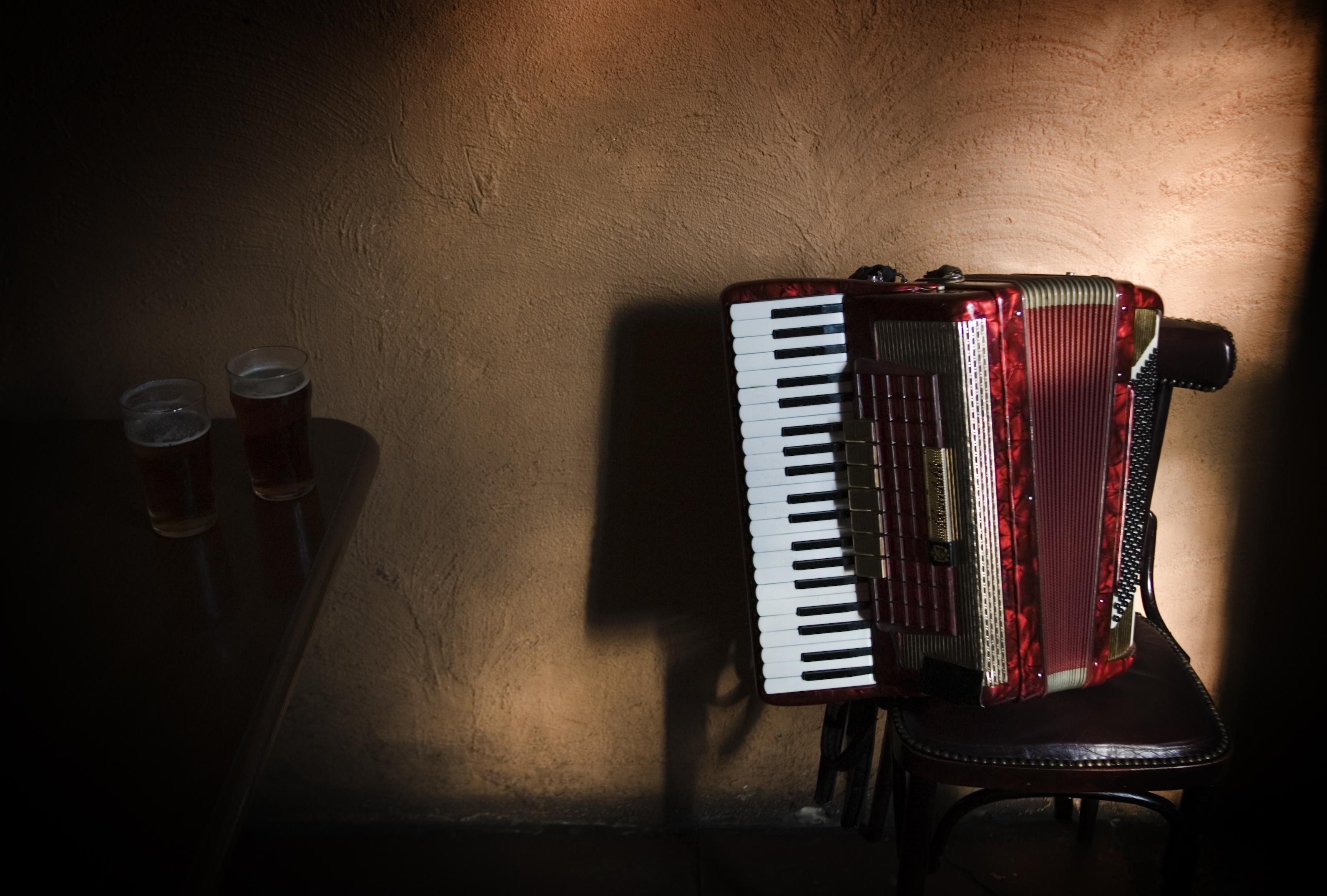3182x2149 Accordion Wallpaper