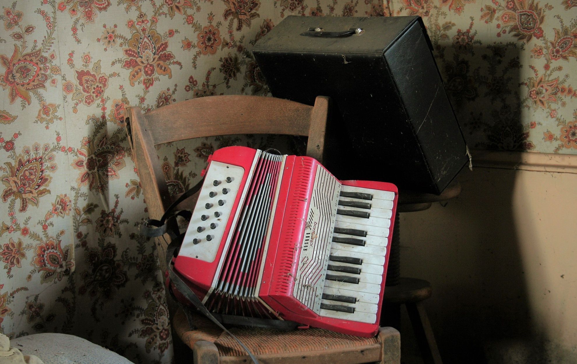 1980x1250 Accordion Wallpaper, HD Accordion Background, Free Image Download