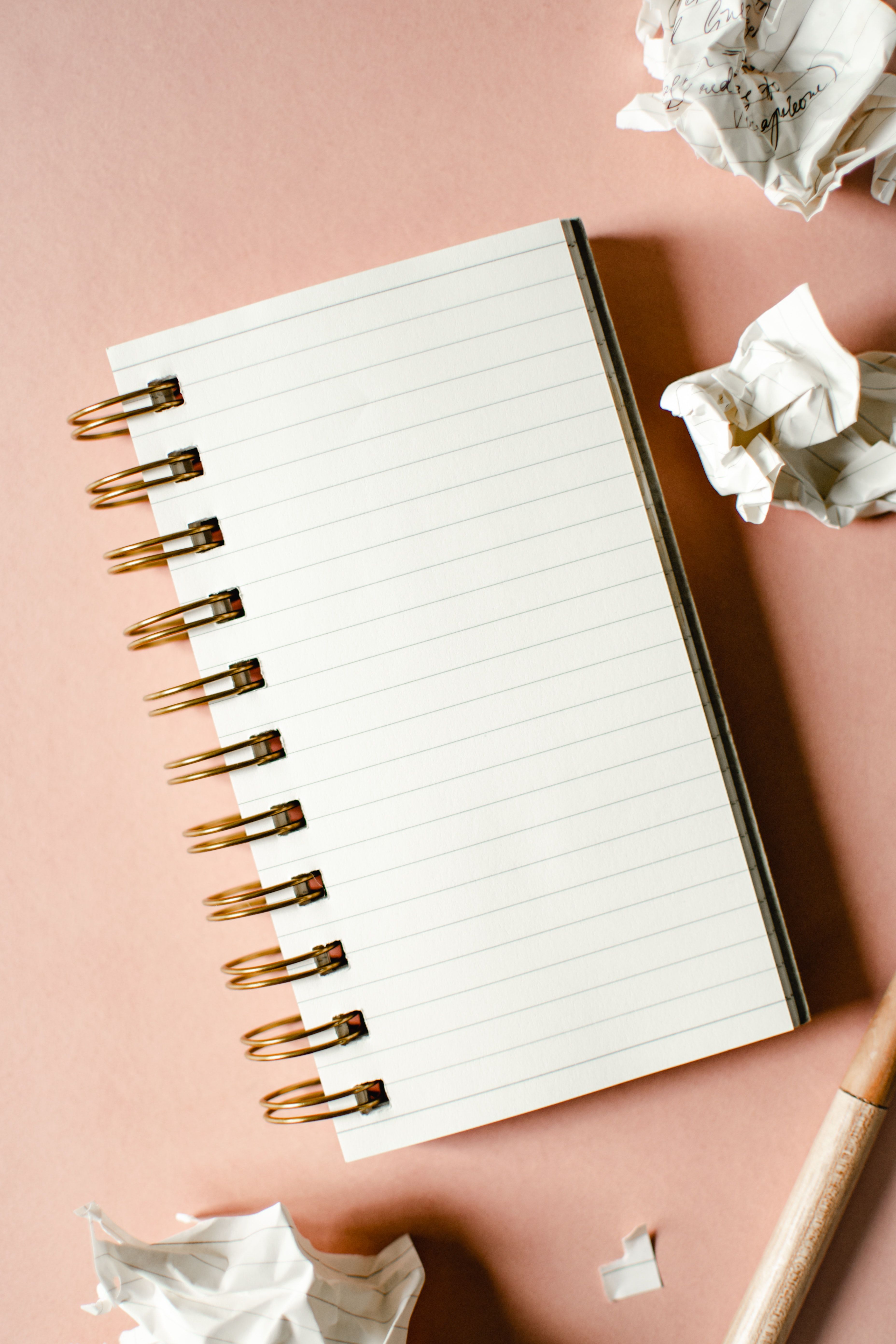 3712x5568 Blank Page on Spiral Notebook · Free