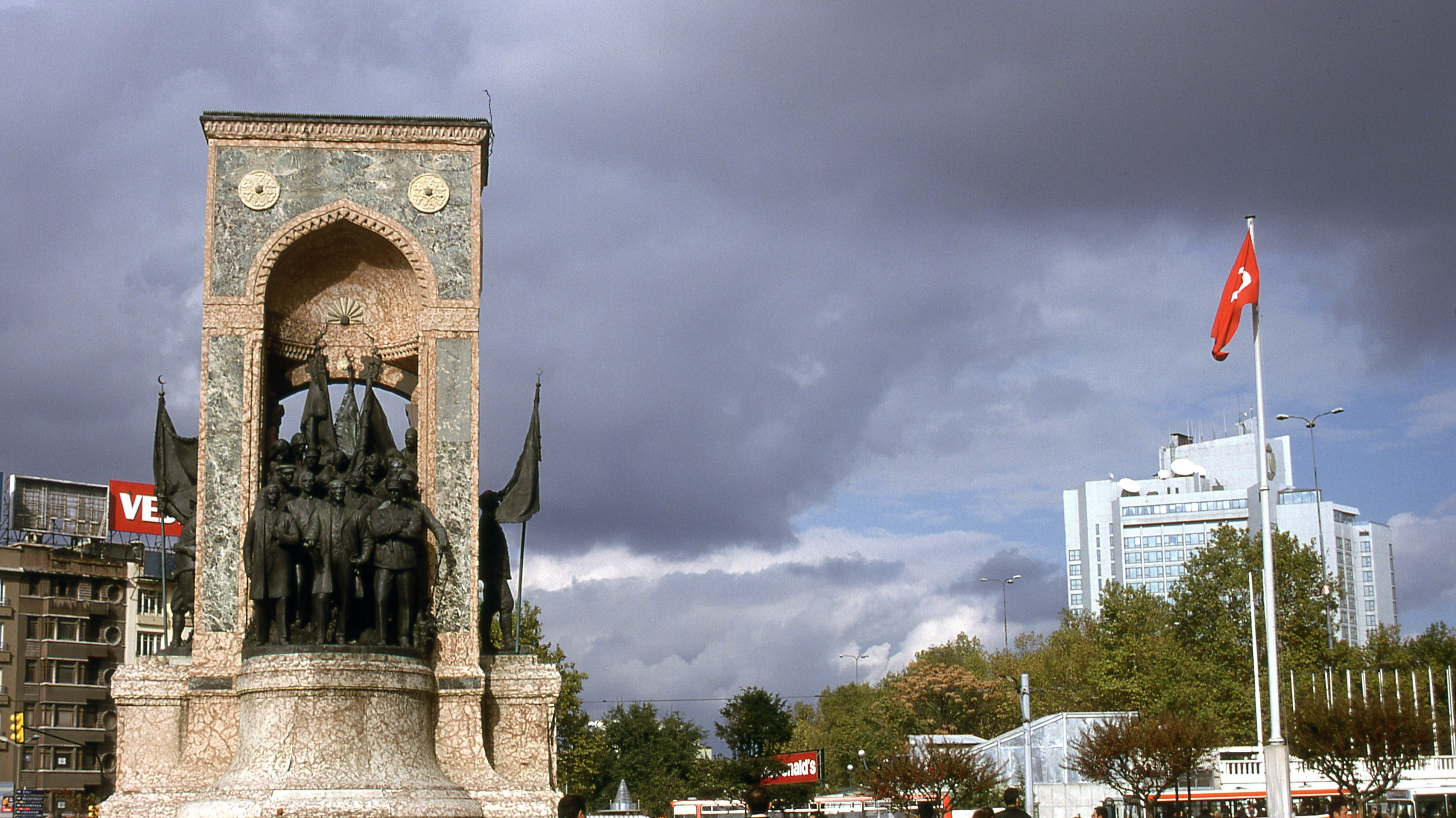 3840x2160 Wallpaper / taksim square in istanbul 4k wallpaper free download
