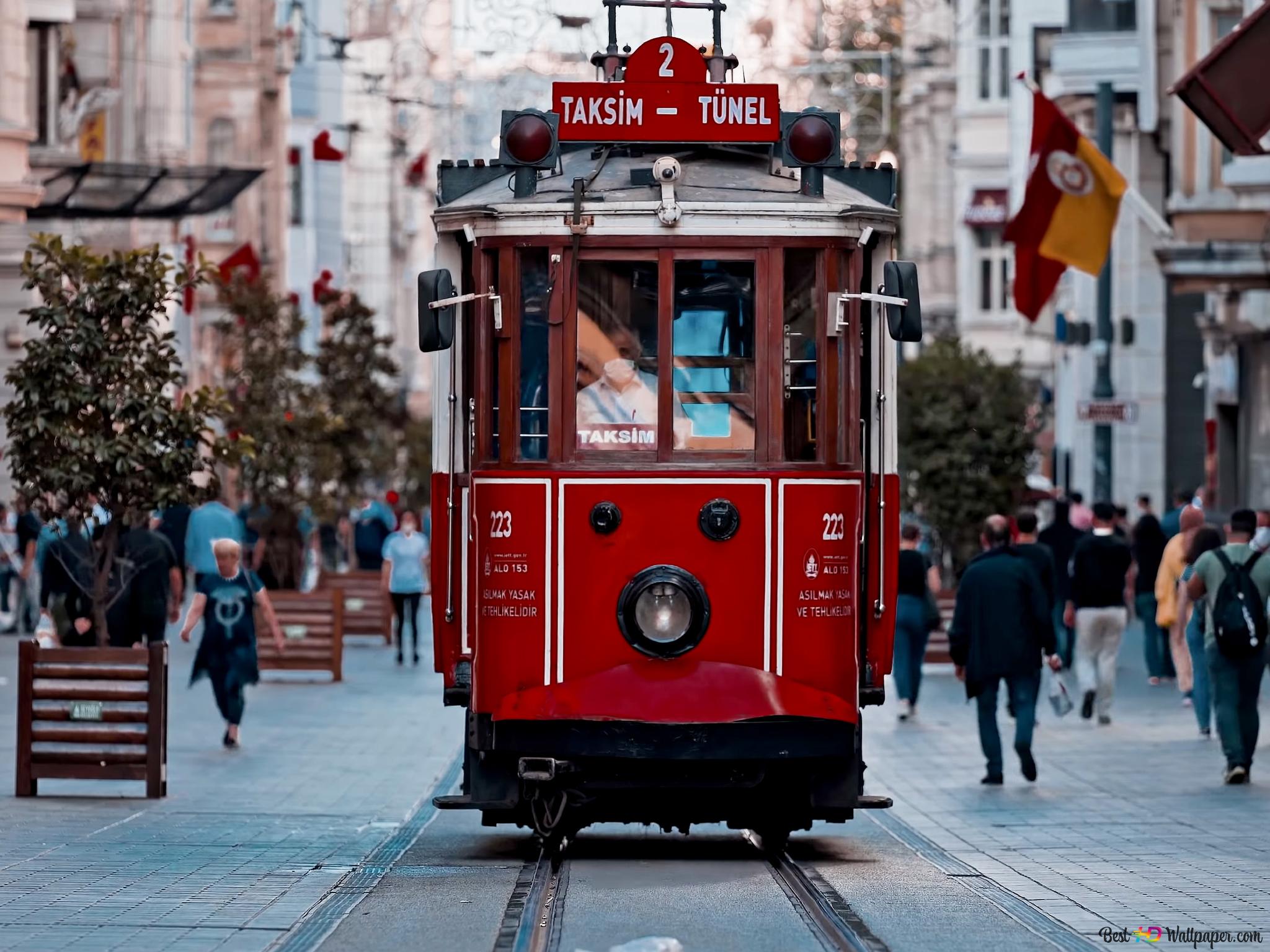 2048x1536 Istiklal street and the historical tram 4K wallpaper download