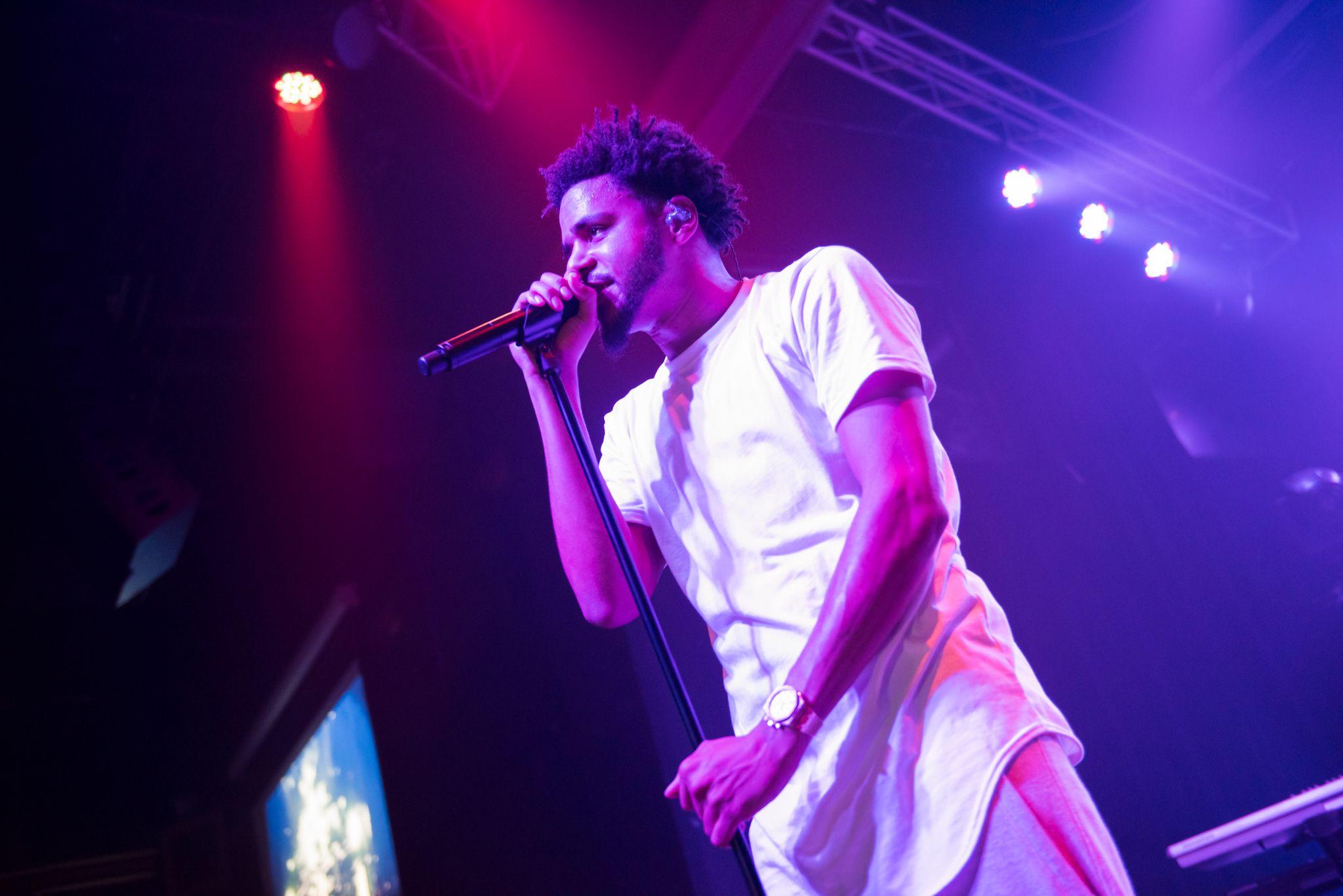 2048x1367 J. Cole bears heart and soul on stage