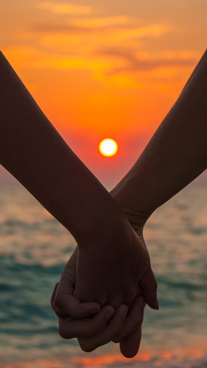 720x1280 Cute Couple Hands Wallpaper Download
