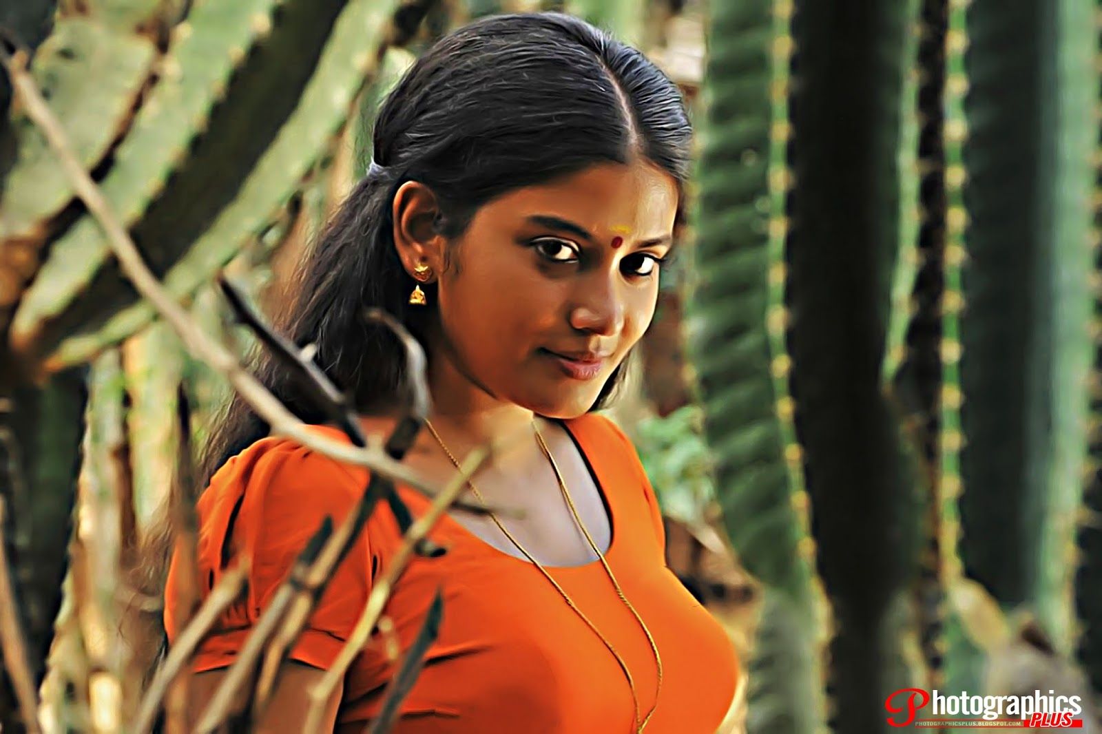 1600x1066 BEST DIGITAL ART MALAYALAM VILLAGE GIRL IN BLOUSE CLOSEUP VIEW EXCLUSIVE WALLPAPER GRAPHICS PLUS