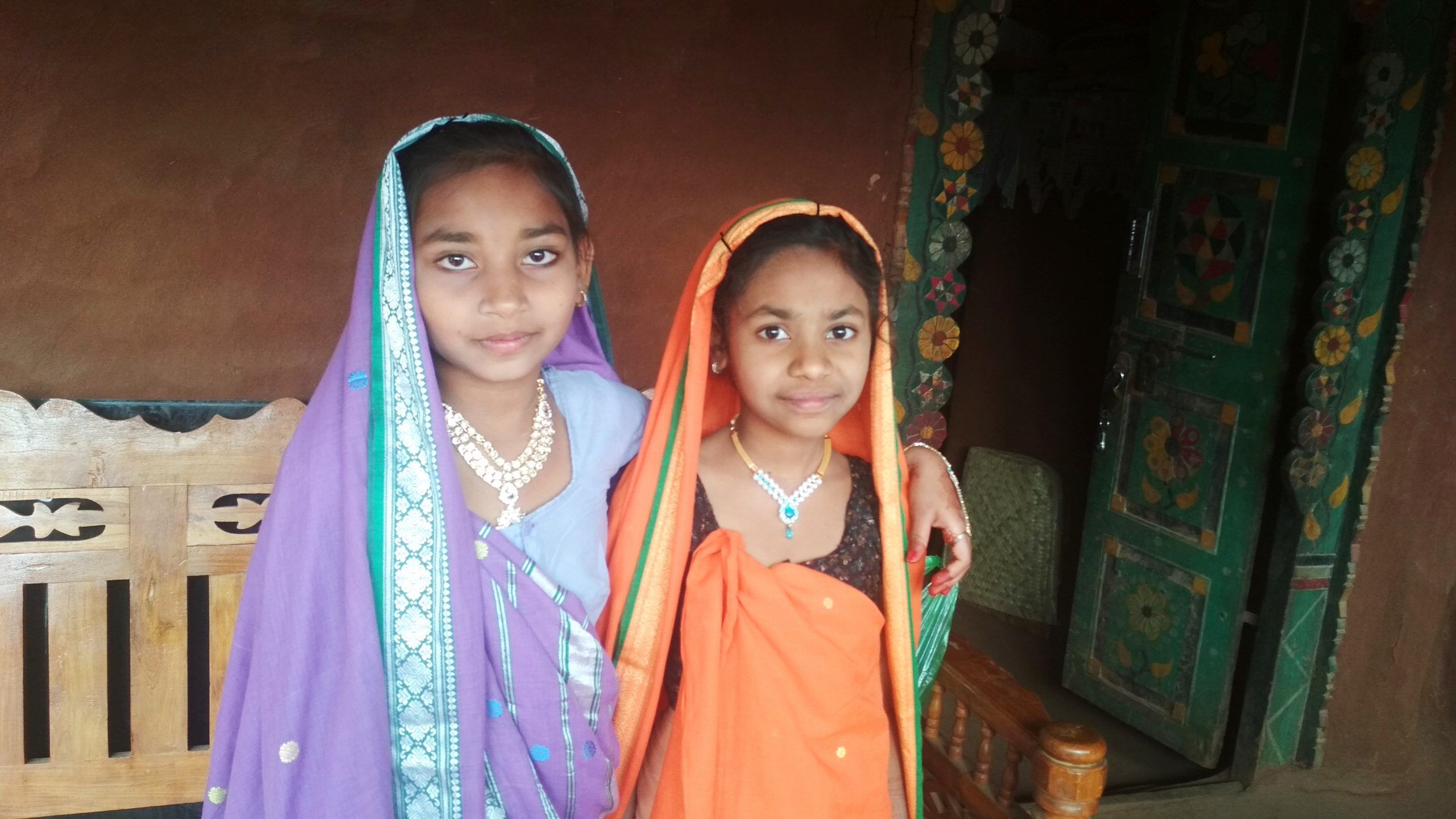 2560x1440 A village girl