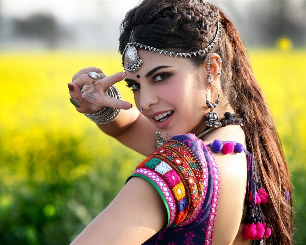 1280x1024 Jacqueline Fernandez Beauty Photo HD Wallpaper