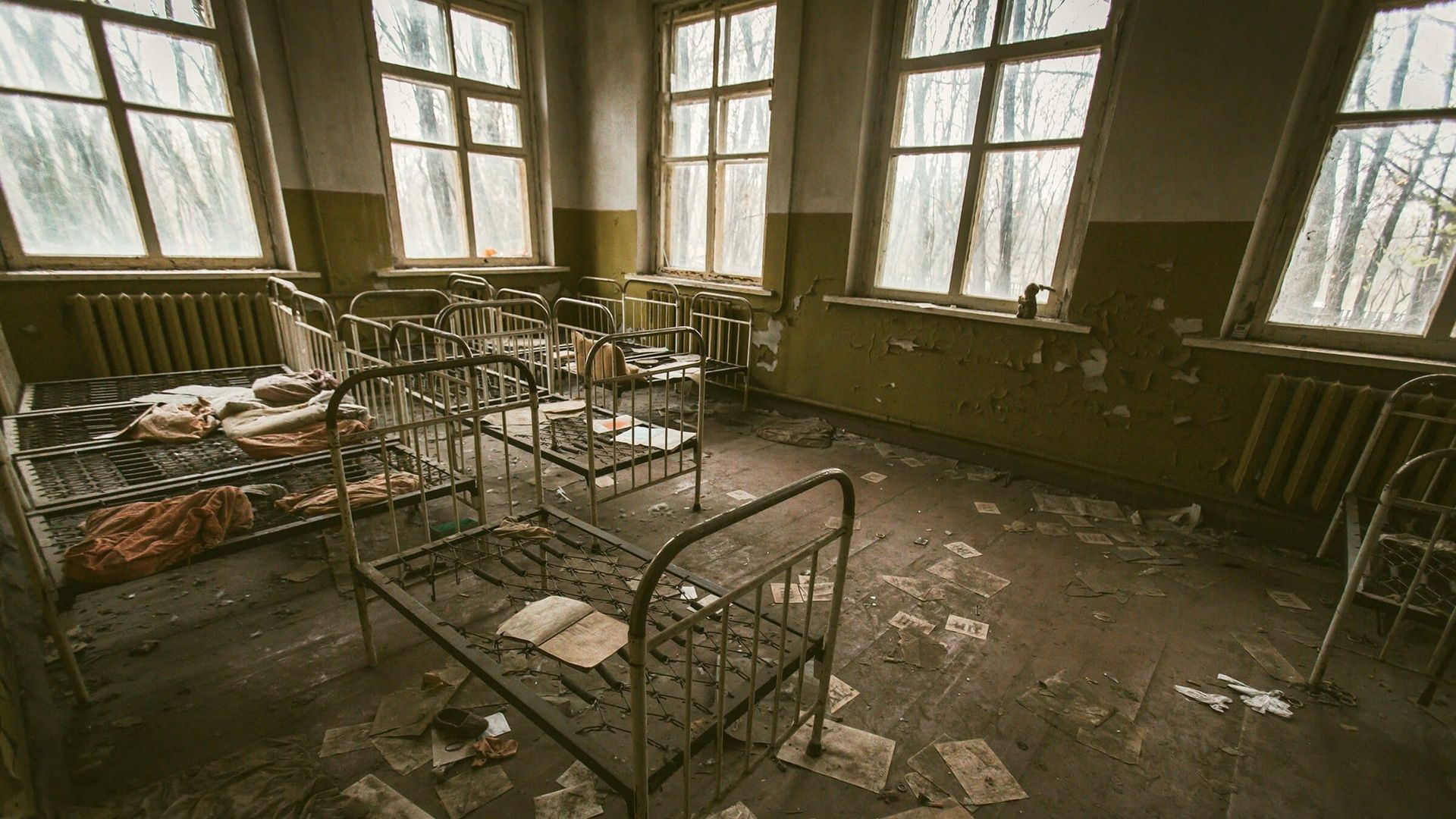 1920x1080 Wallpaper / abandoned bed window and messy HD 4k wallpaper free download