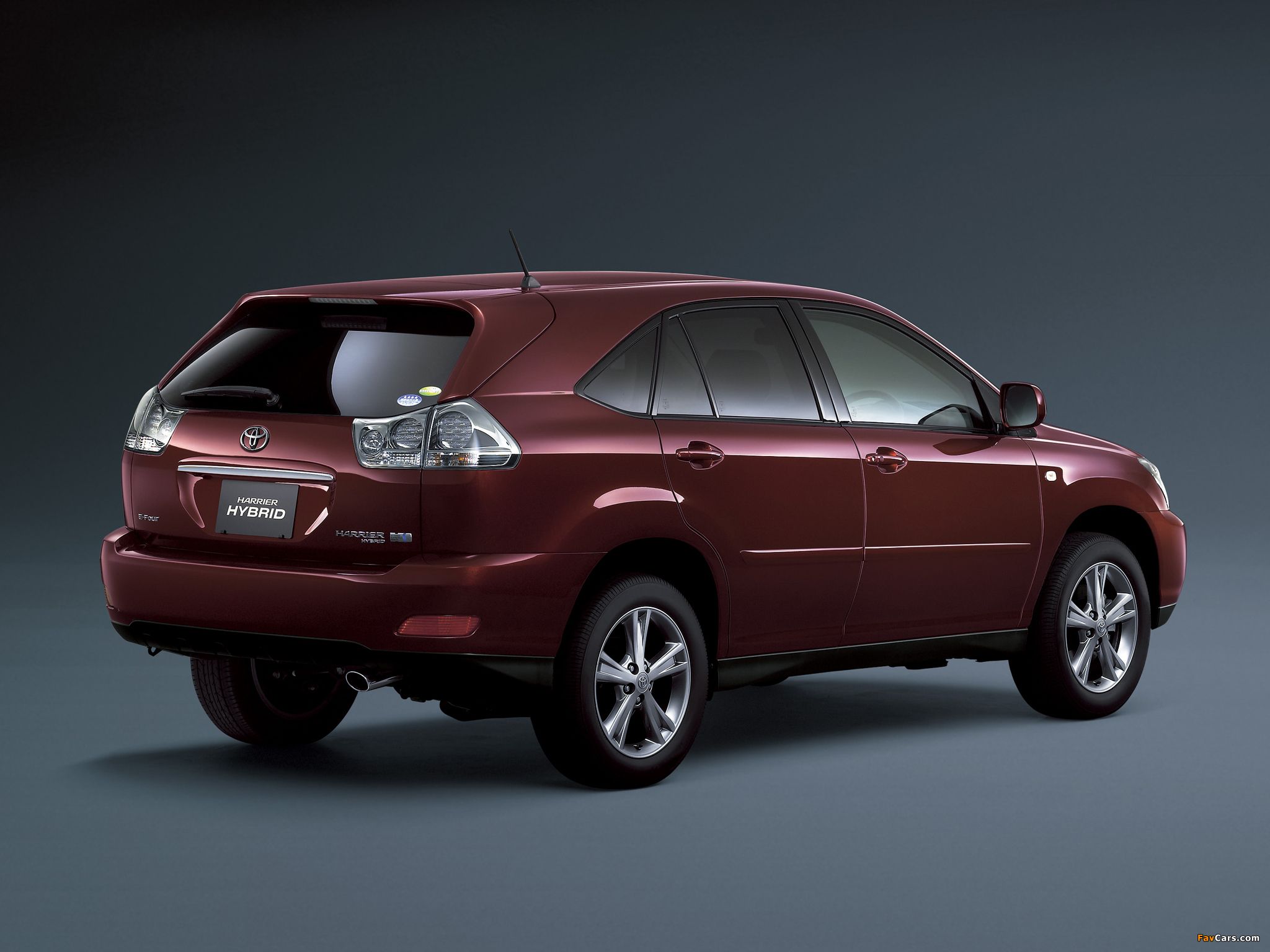 2048x1536 Toyota Harrier Wallpaper