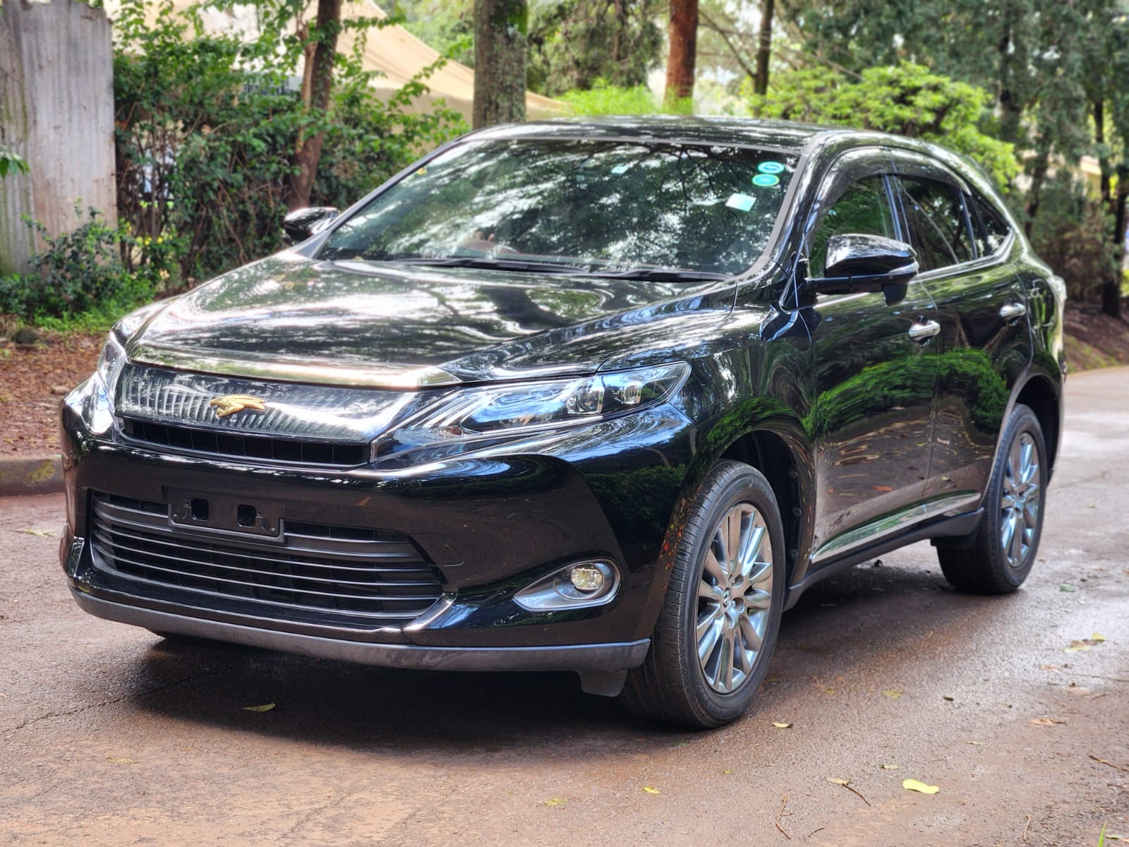1600x1200 Toyota Harrier