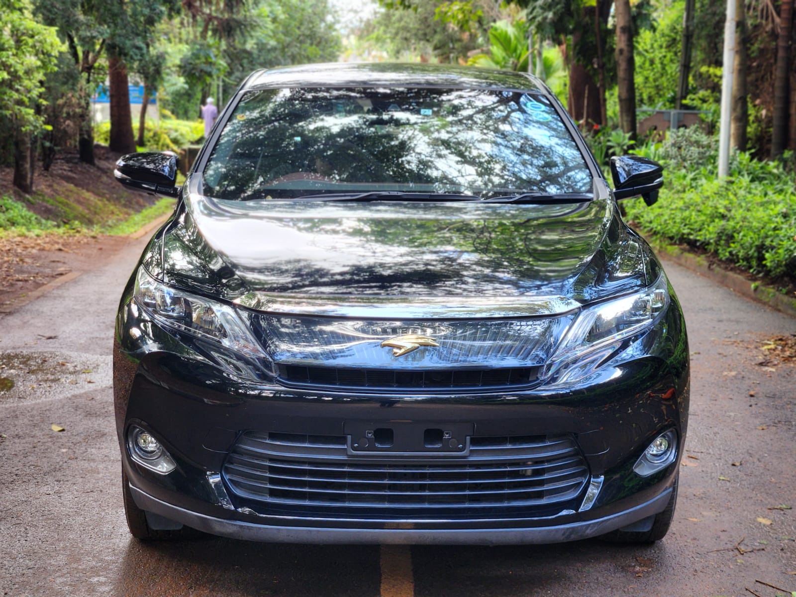 1600x1200 Toyota Harrier