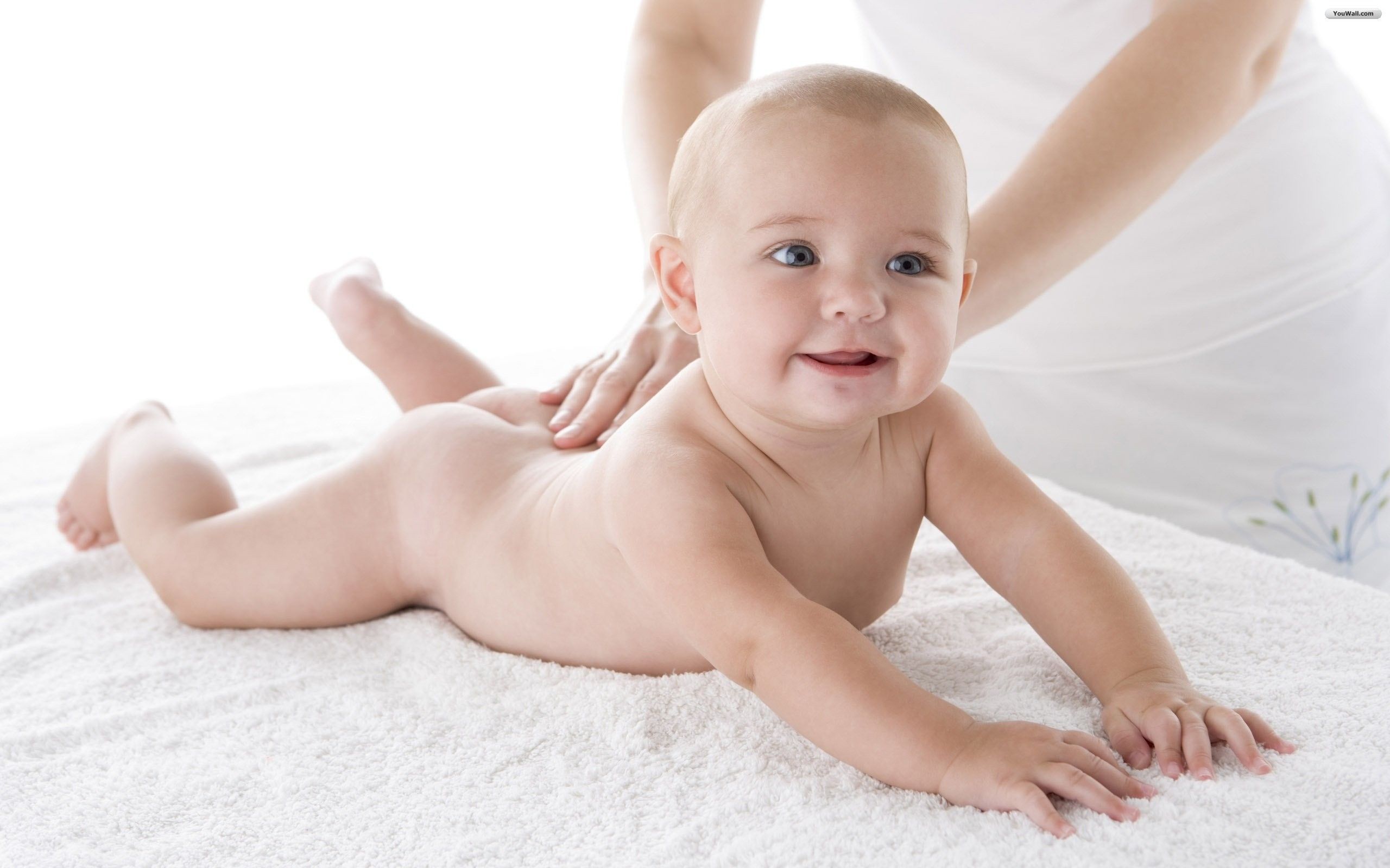 2560x1600 Funny Baby Wallpaper
