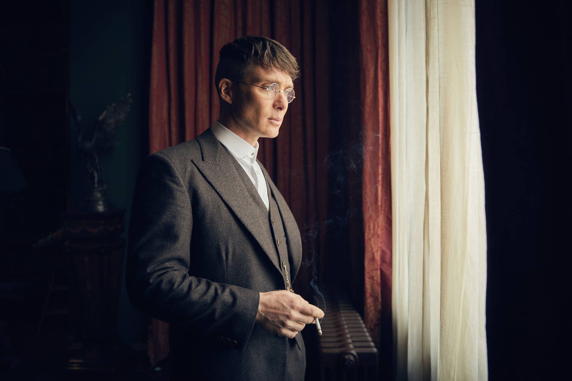 1920x1280 Download Tommy Shelby 4k Glasses Wallpaper