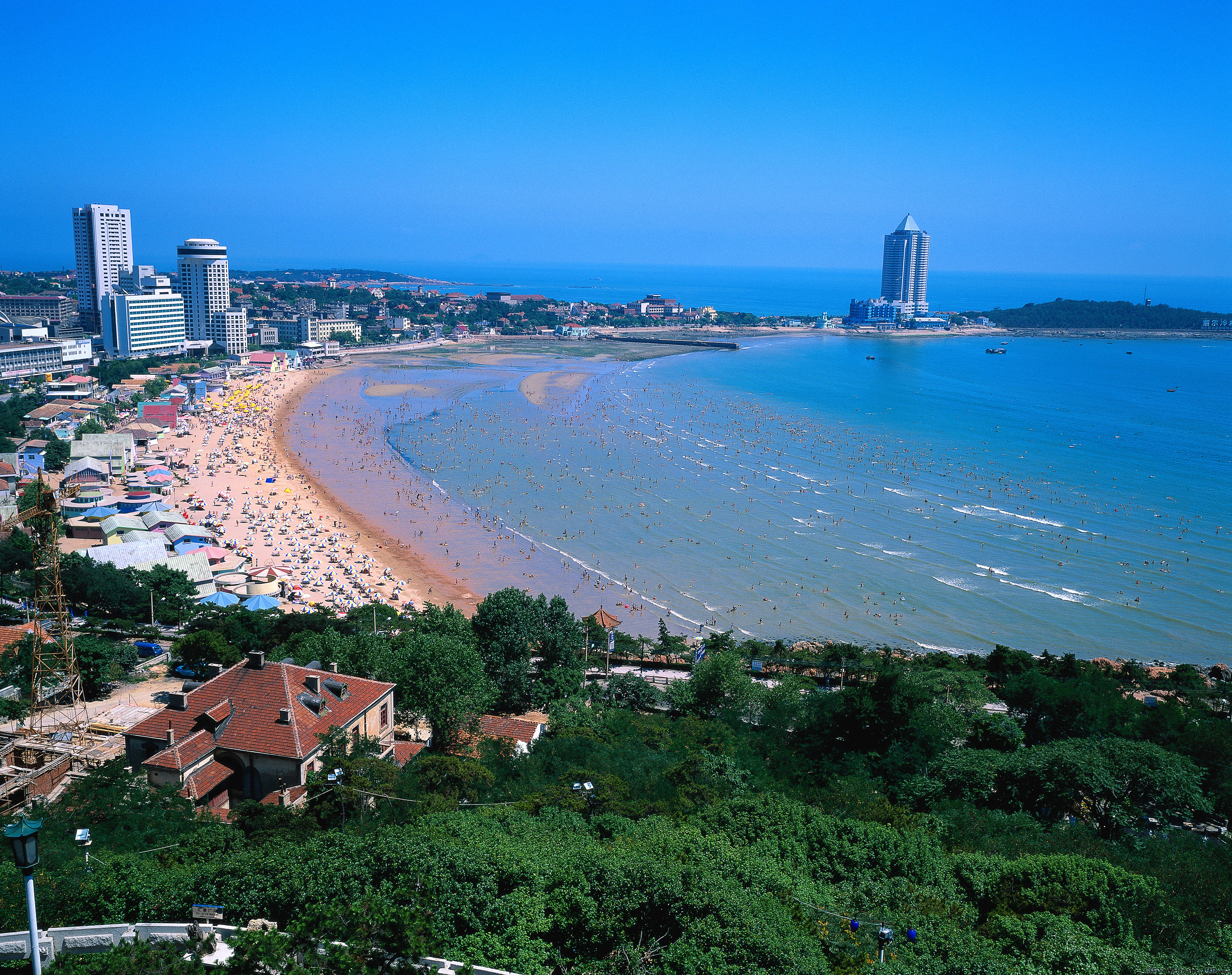 4252x3366 Beautiful beach of Qingdao. Large picture of cities and countries for ios. Qingdao, China