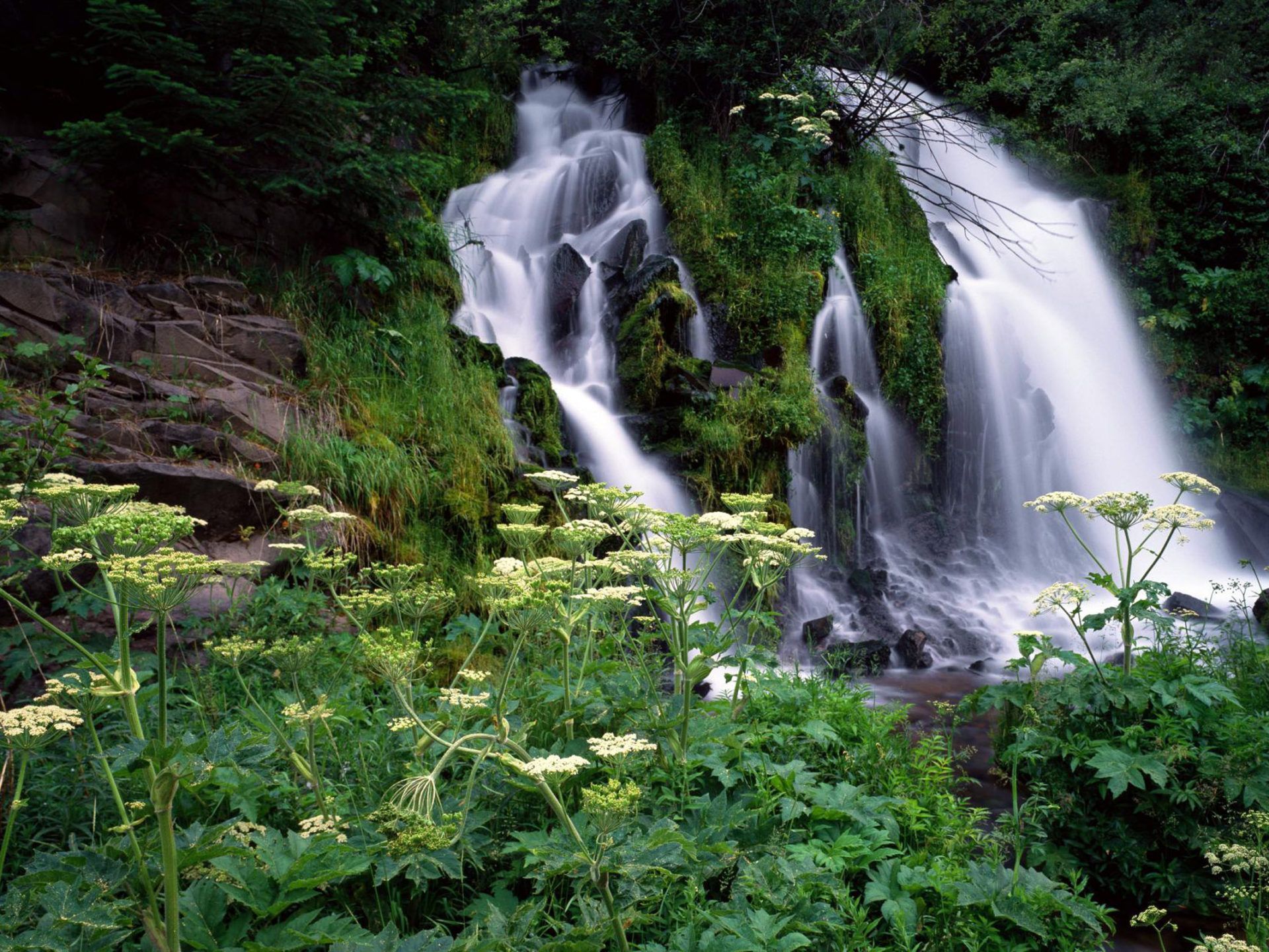 1920x1440 Beautiful Scenery Waterfall Rongcheng City Chashan Mountain Qingdao, Shandong China Wallpaper For Deskx1600 :