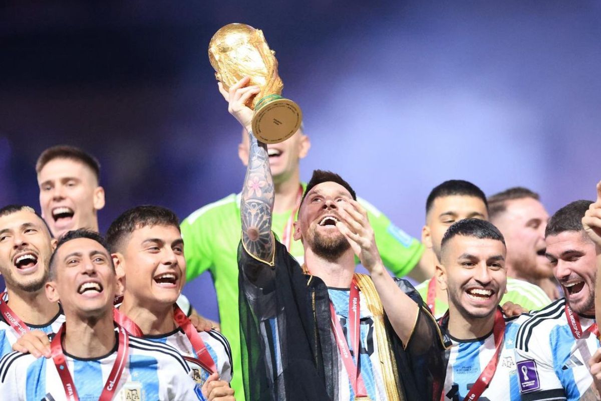 1200x800 Lionel Messi 2022 World Cup Image & HD Wallpaper For Free Download: LM10 HD Photo in Argentina Jersey with WC Trophy Picture to Share Online. ⚽ LatestLY