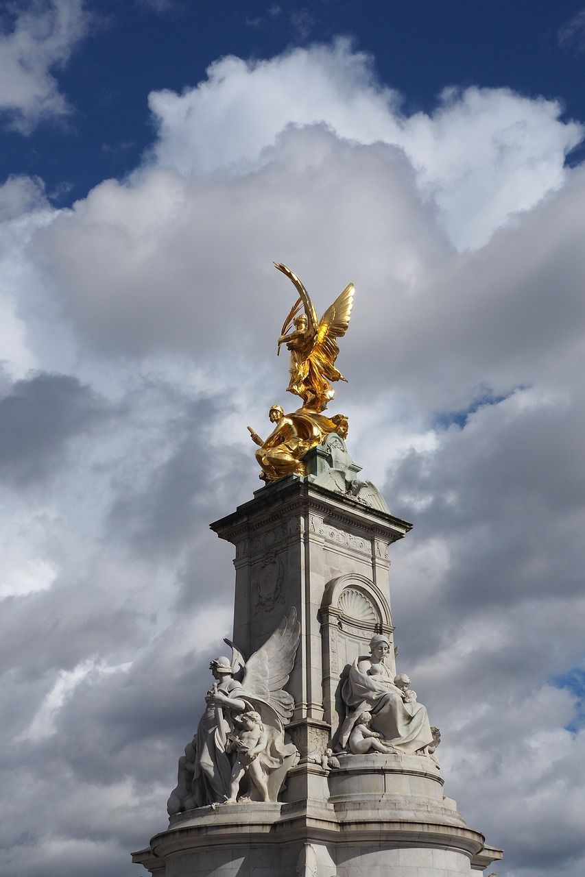 853x1280 Queen victoria monument, monument, buckingham palace, london, golden
