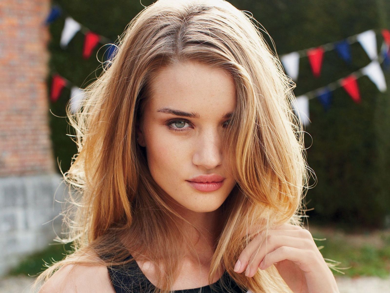 1600x1200 Wallpaper Rosie Huntington Whiteley 03 1600x1200 HD Picture, Image