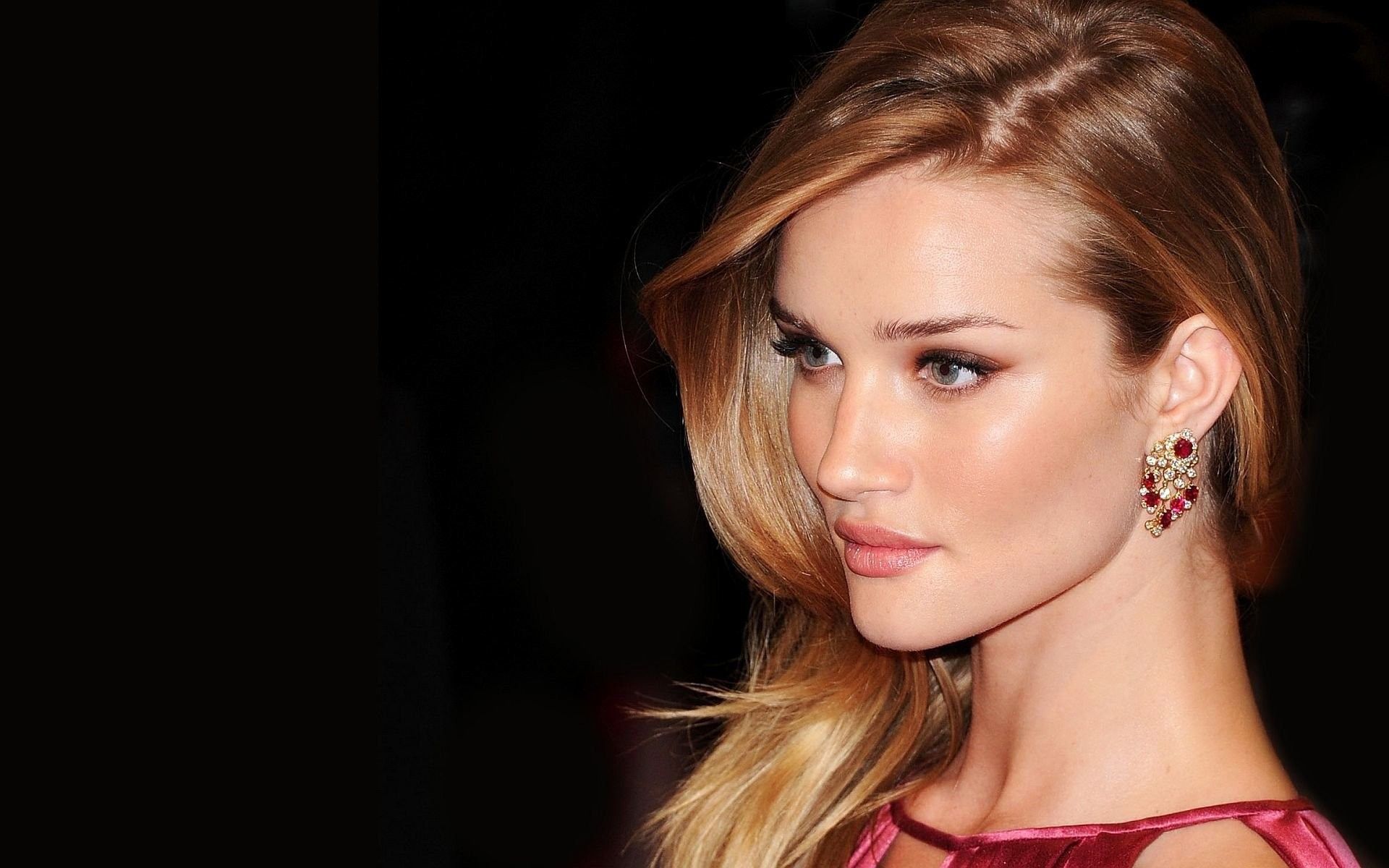 1920x1200 Rosie Huntington Wallpaper