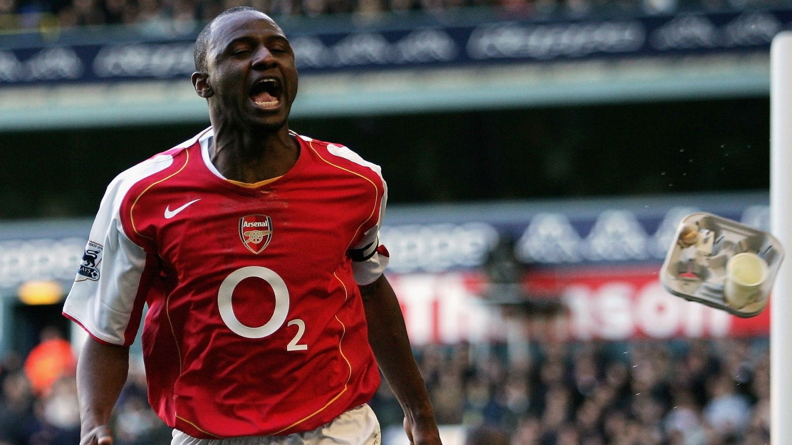 1600x900 Download wallpaper Arsenal, nike, Gunner, Patrick Vieira, flying lunch, section sports in resolution 1600x900