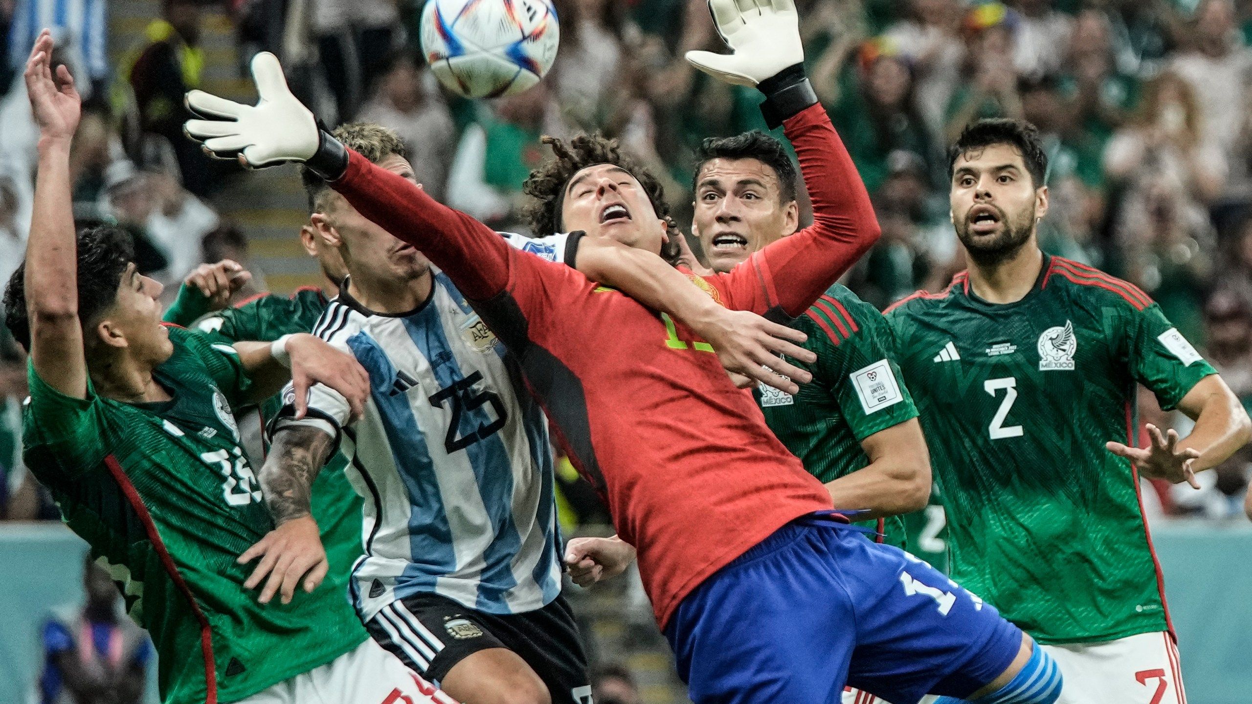 2560x1440 Messi steals the magic that Ochoa, Mexico had in 1st game