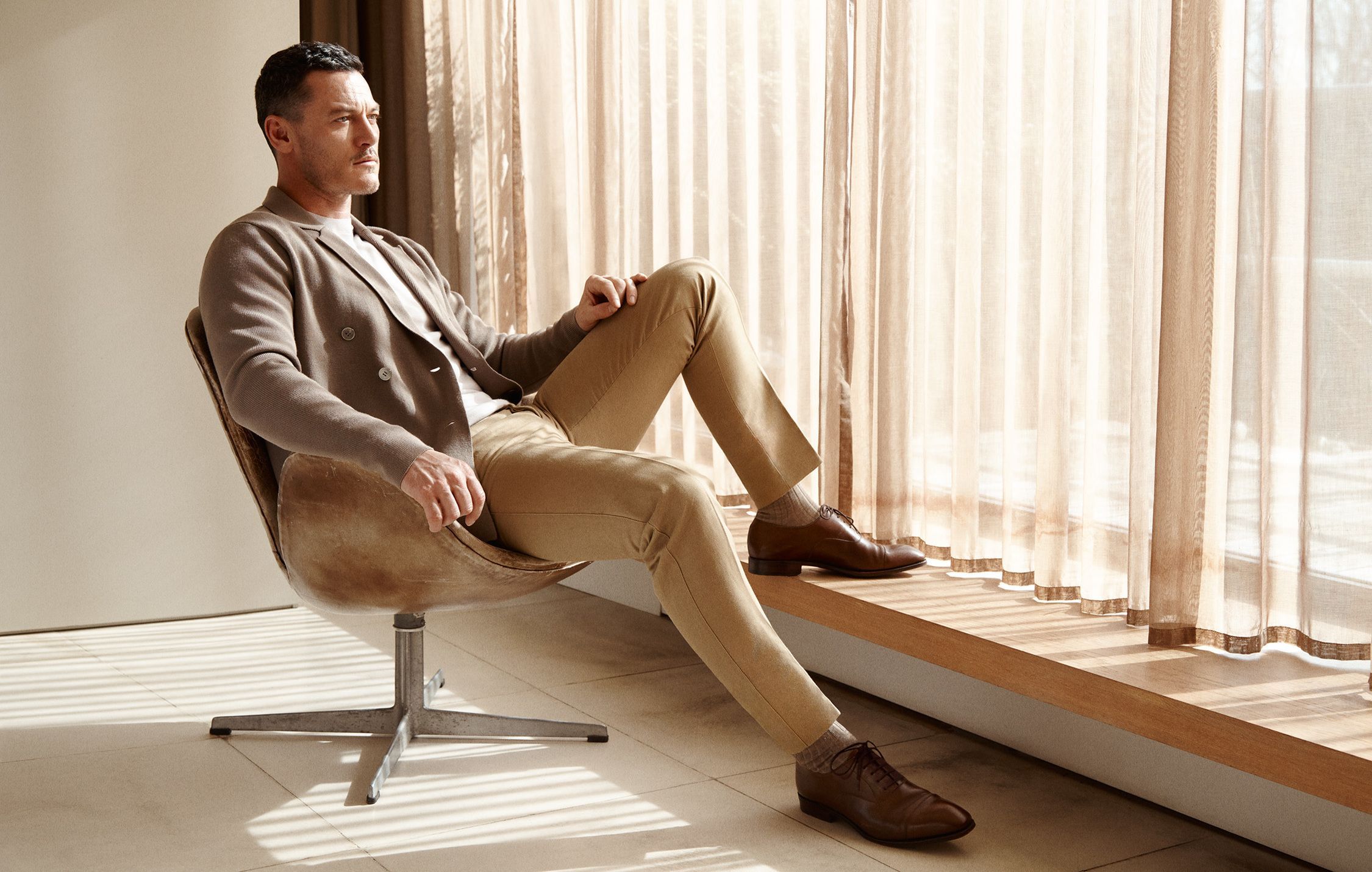 2250x1431 Luke Evans HD Wallpaper and Background