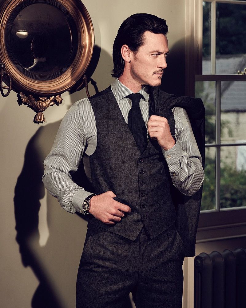800x1000 Luke Evans wallpaper