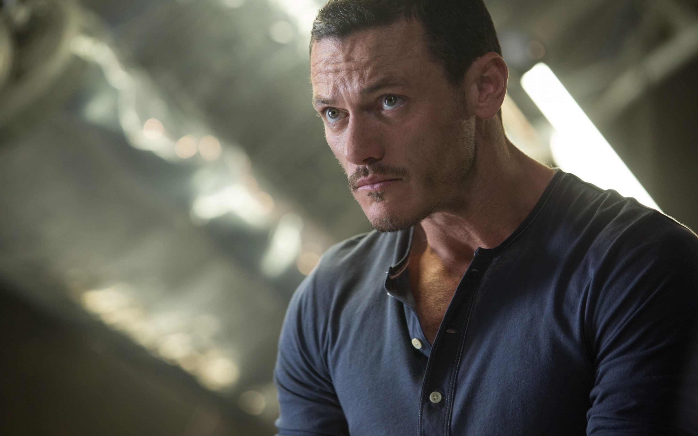 2880x1800 Wallpaper / 2K, evans, actor, luke free download