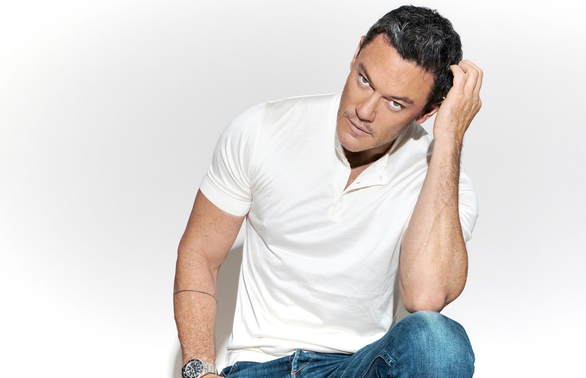 2048x1319 Luke Evans Talks 'Echo 3' Training and New Music