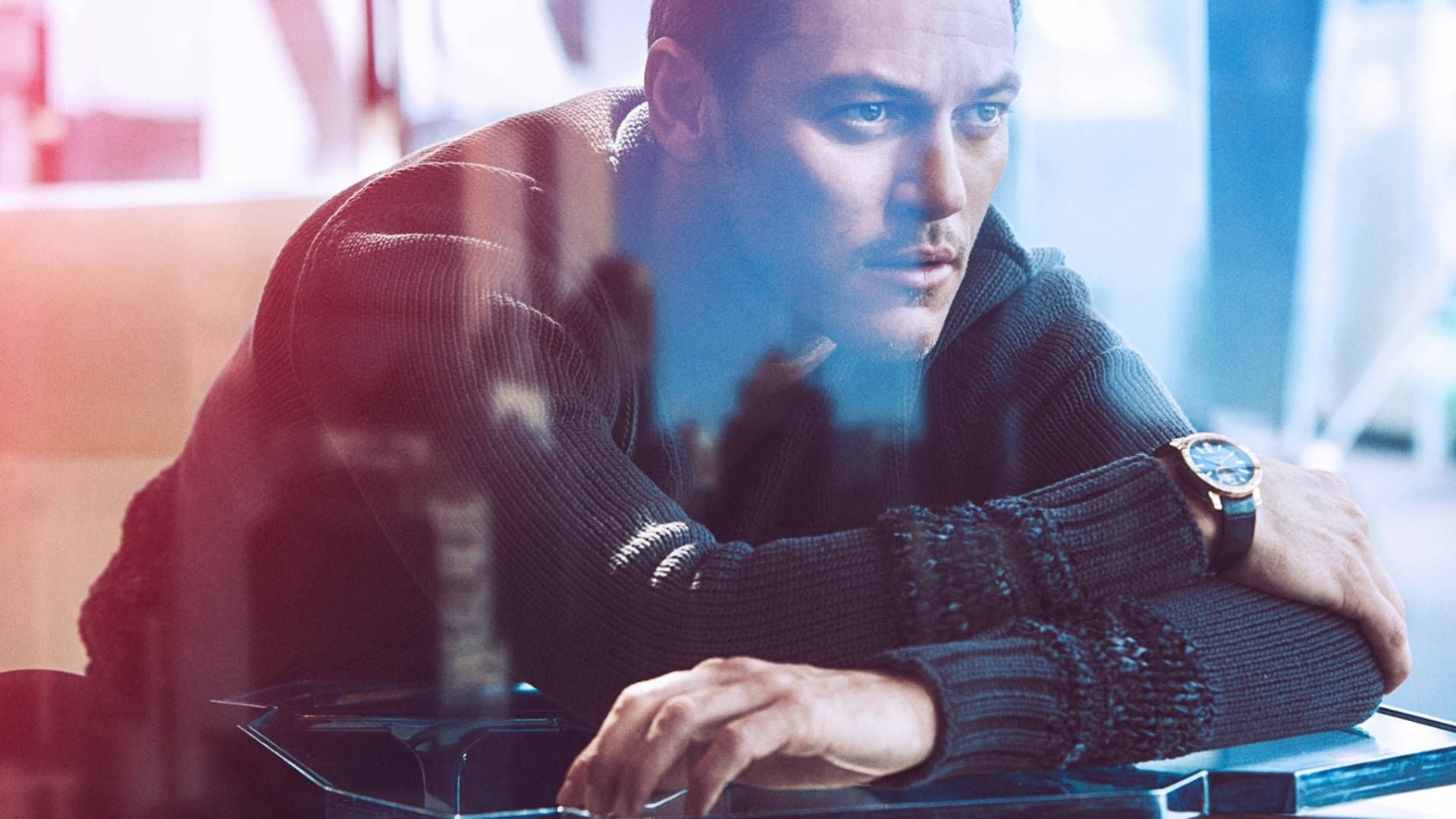 1920x1080 Download Luke Evans Window Reflection Wallpaper