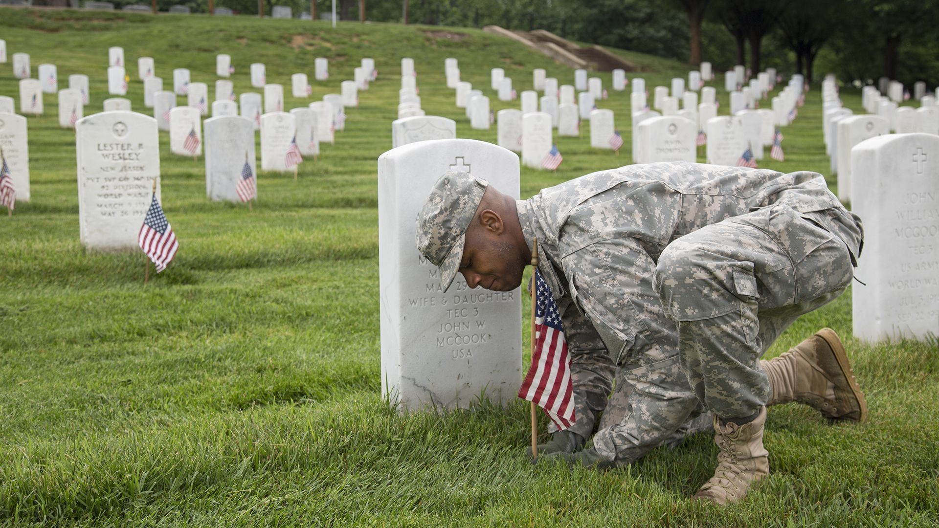 1920x1080 Memorial Day: Soldiers Placing Flags at Arlington Reflect on Service