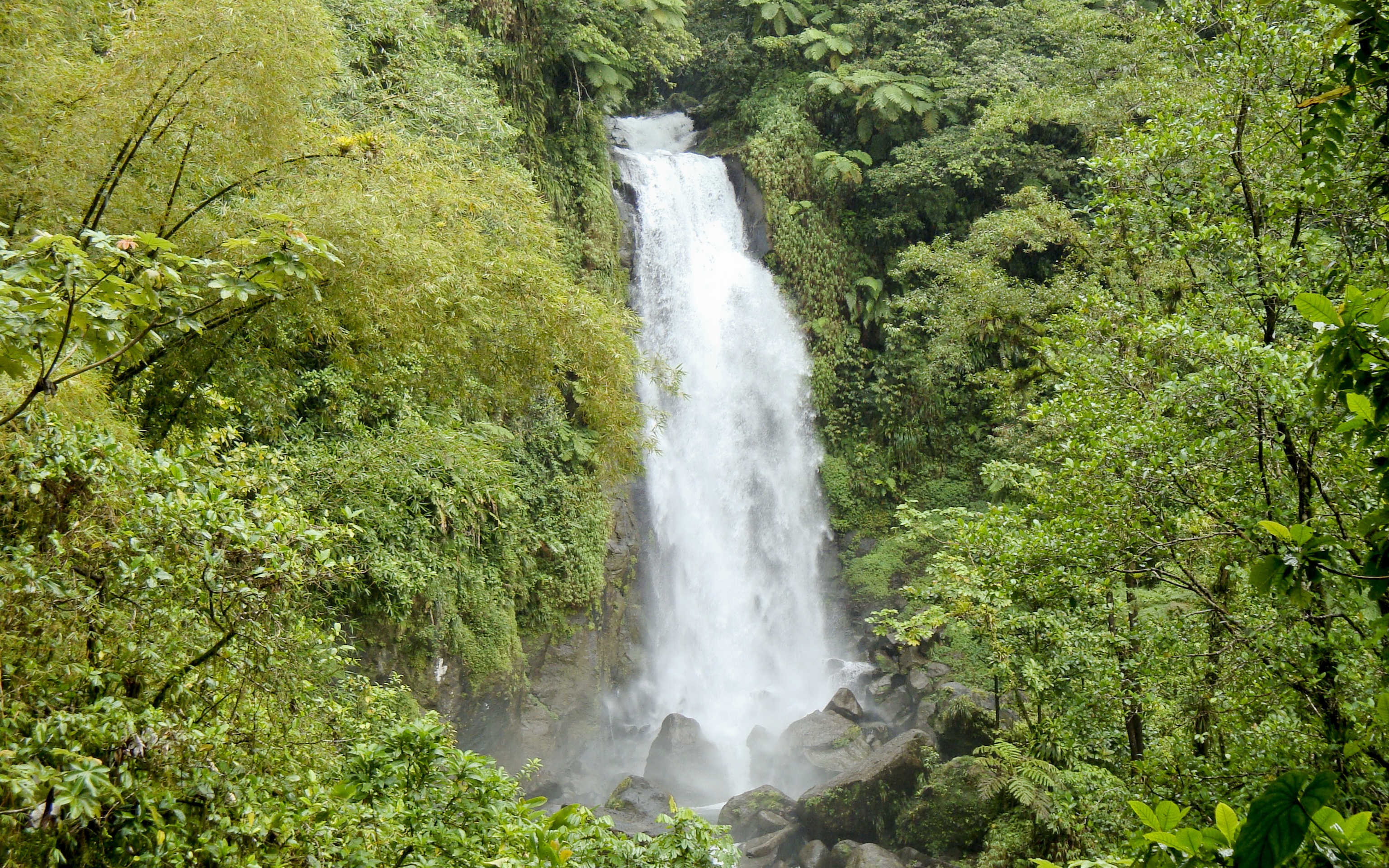 3072x1920 Grenada Waterfall