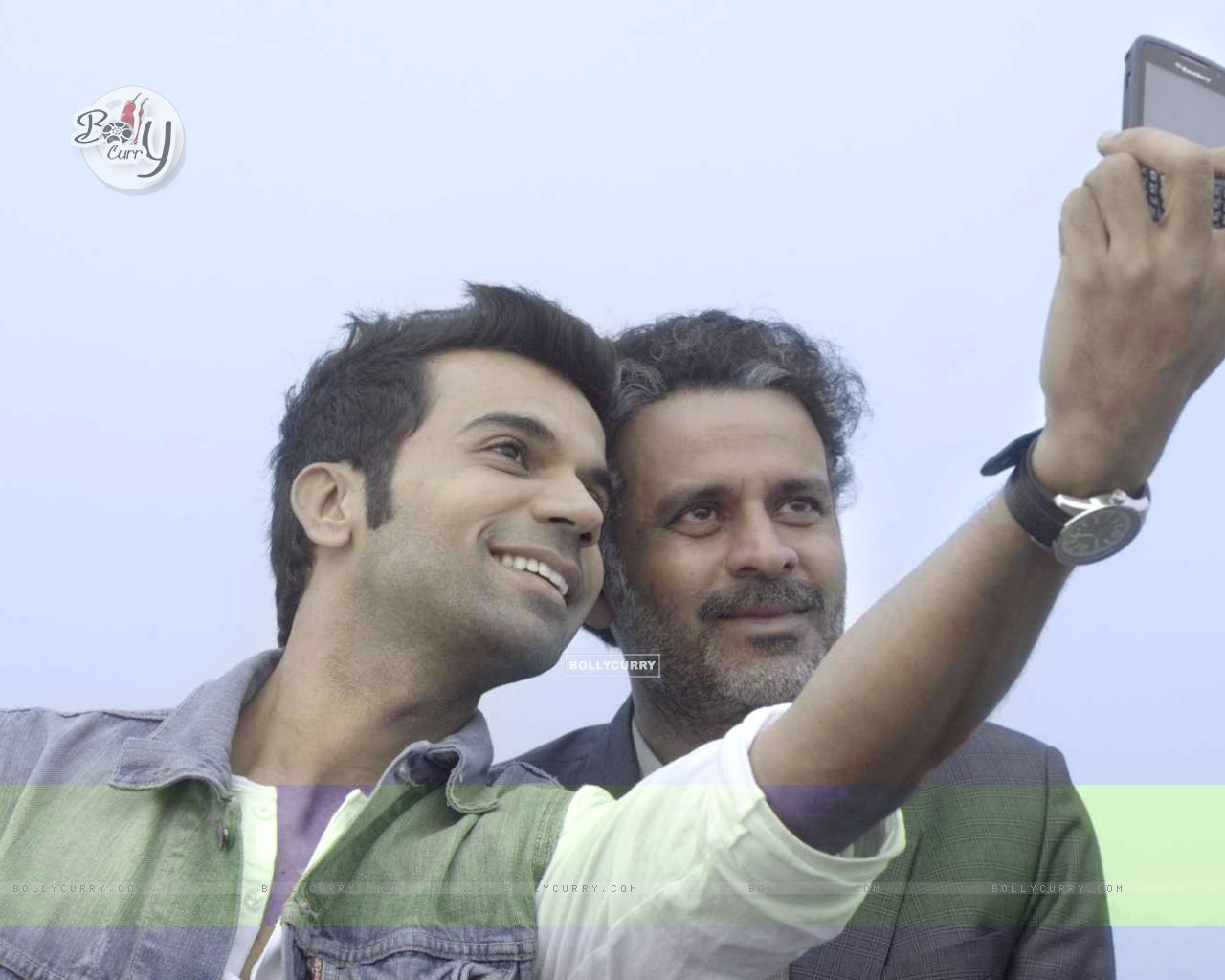 1280x1024 Wallpaper Rao and Manoj Bajpayee in Aligarh size:1280x1024