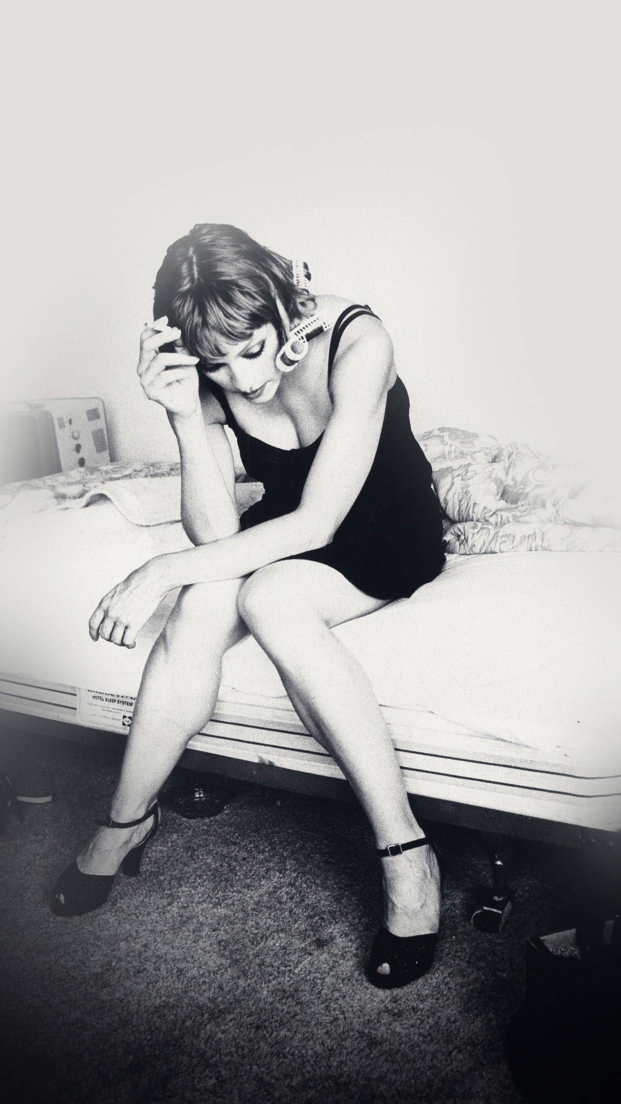 1242x2208 vogue photoshoot girl bw dark bed