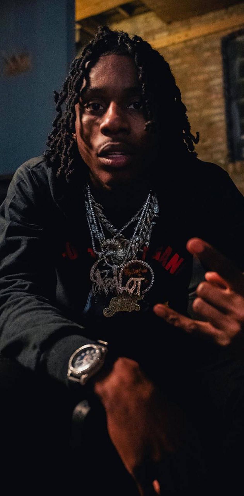 945x1920 Download Polo G Gang Sign Wallpaper