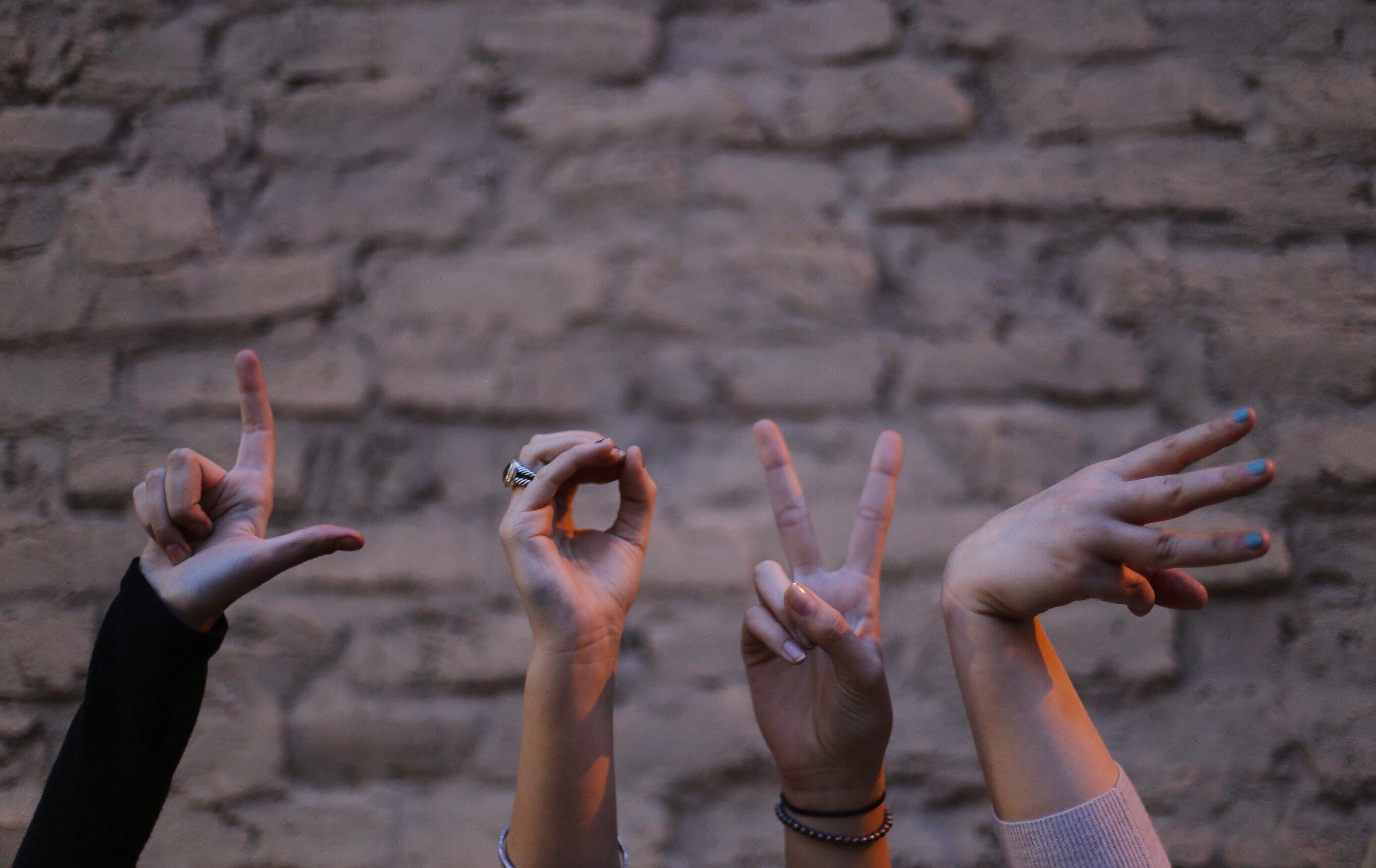2725x1719 Wallpaper / love hand signs 4k wallpaper free download
