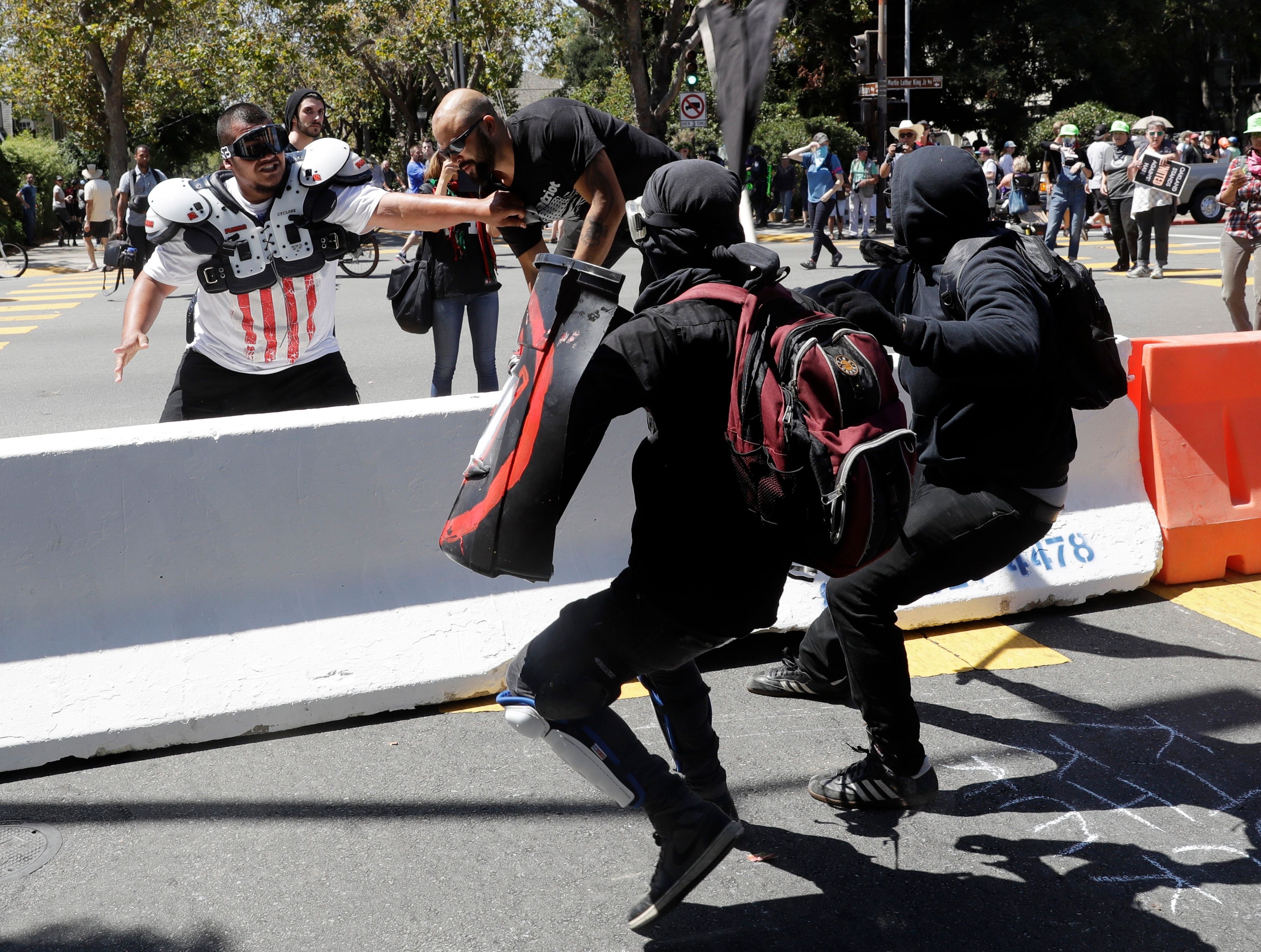 3328x2512 Black Clad Antifa Members Attack Peaceful Right Wing Demonstrators In Berkeley Washington Post