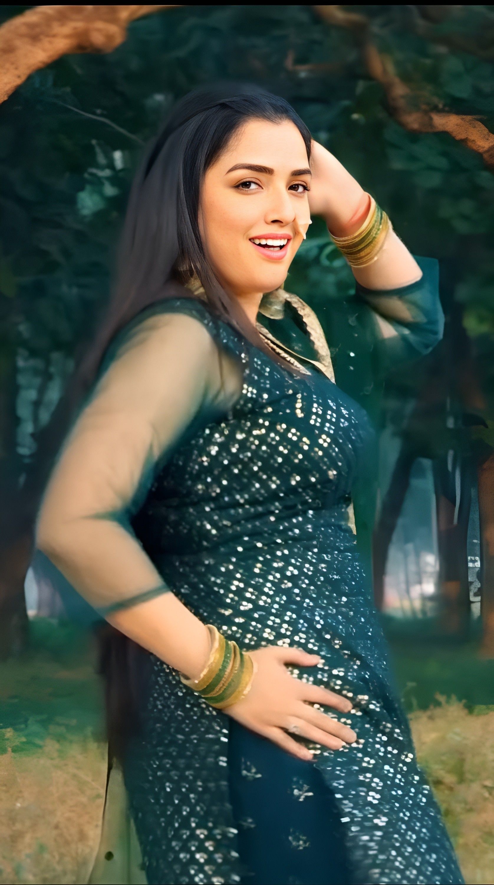 1676x3000 Bhojpuri actress Wallpaper Download