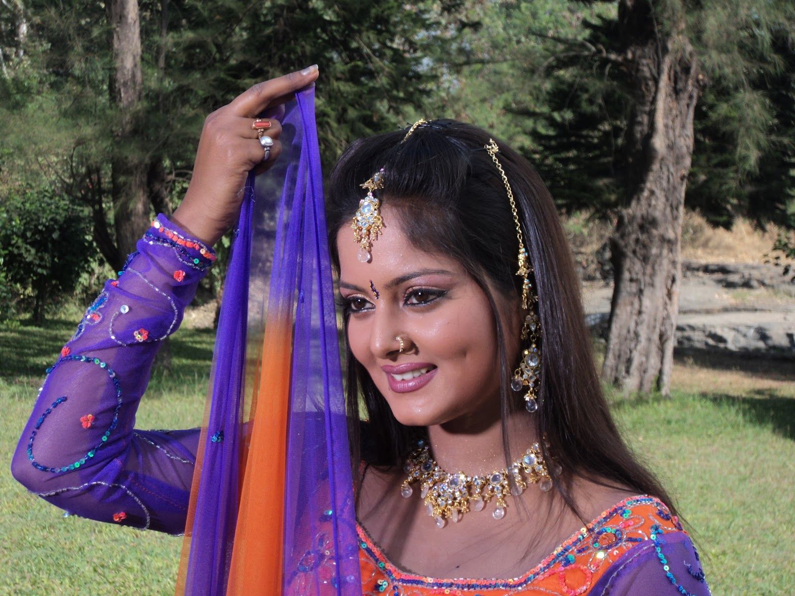 1600x1200 Top Most Beautiful and Hottest Bhojpuri Actresses from India