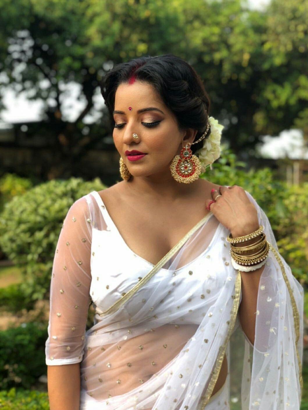 1059x1412 Bhojpuri heroine Wallpaper Download