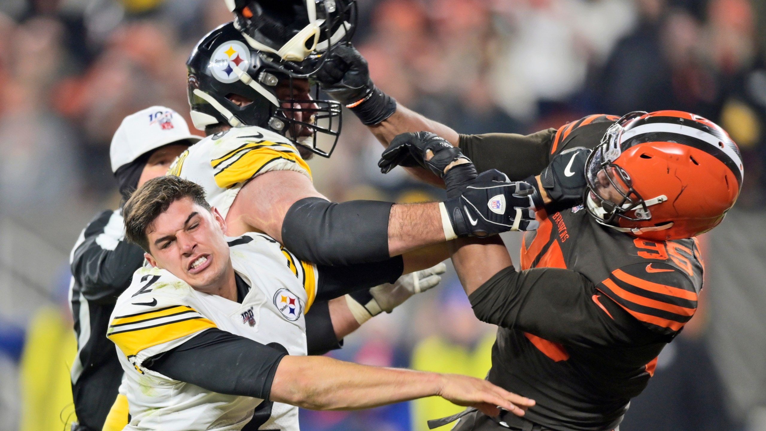2560x1440 Myles Garrett, helmet a 'weapon, ' banned for rest of season