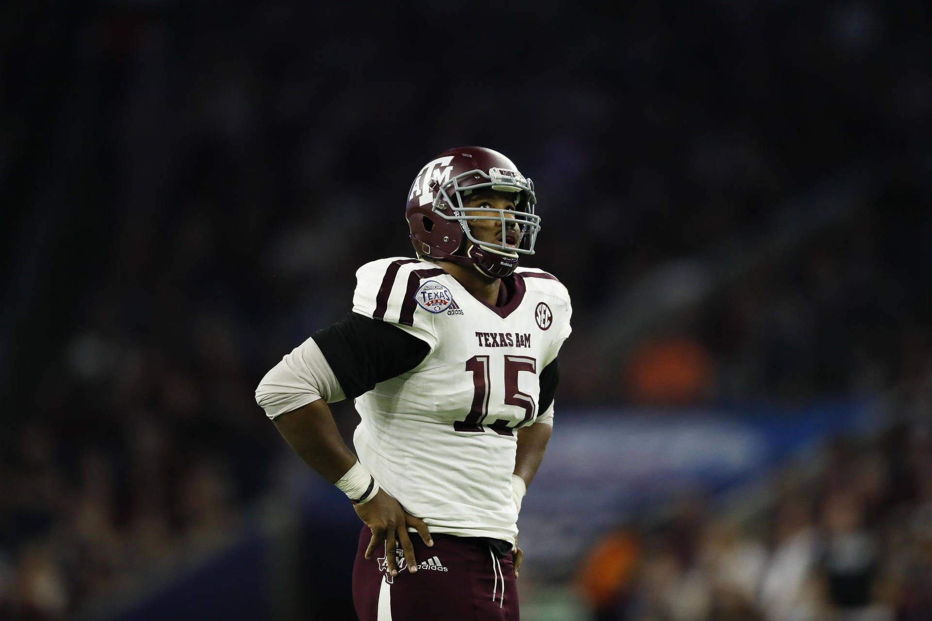 1920x1280 Download Cleveland Browns Myles Garrett Hands On Waist Wallpaper