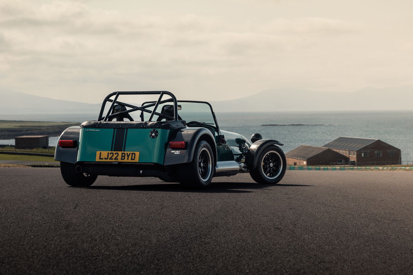 1440x960 Caterham 620R wins best track car of last 25 years