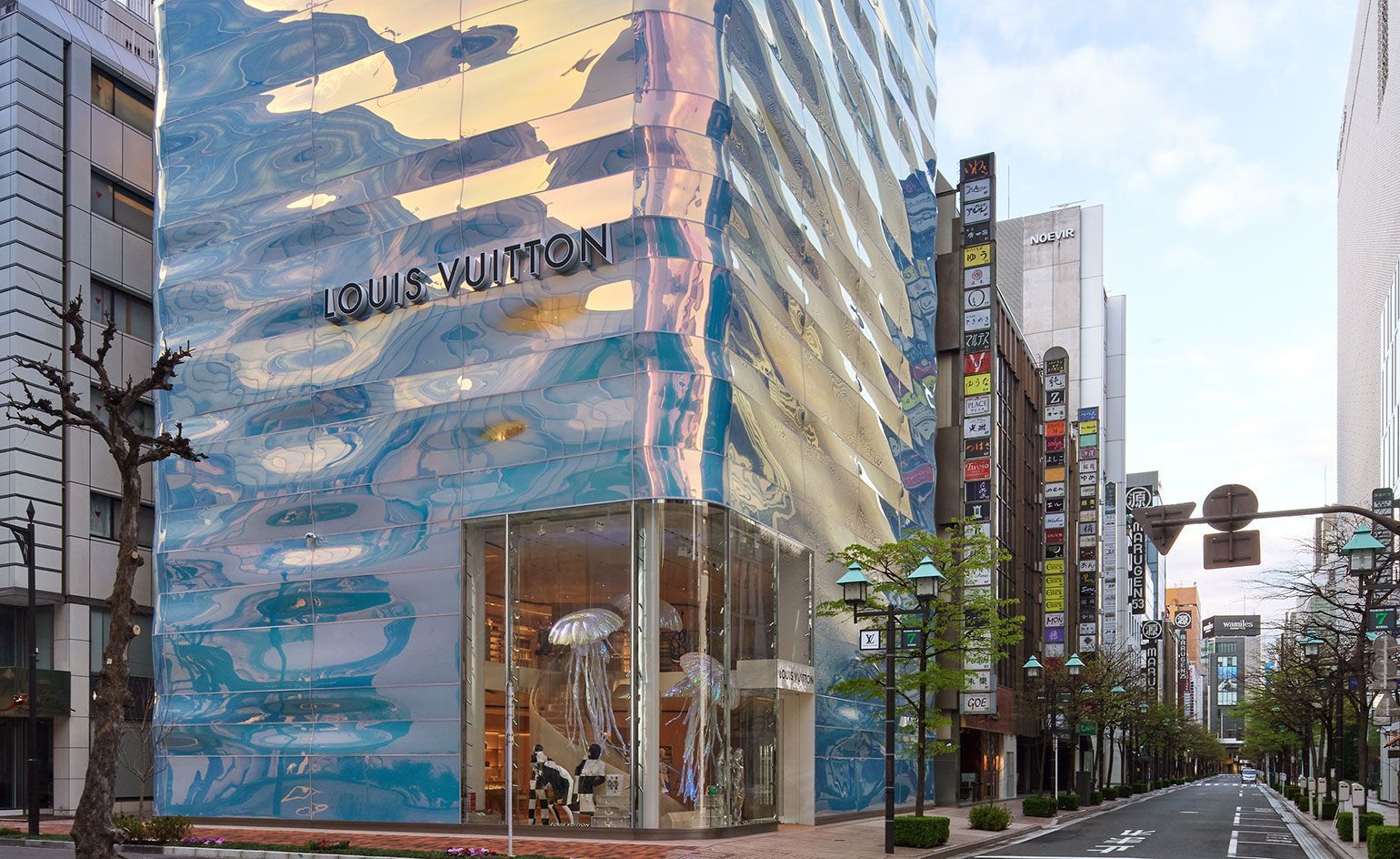 1540x944 Louis Vuitton's Ginza Namiki rippling flagship