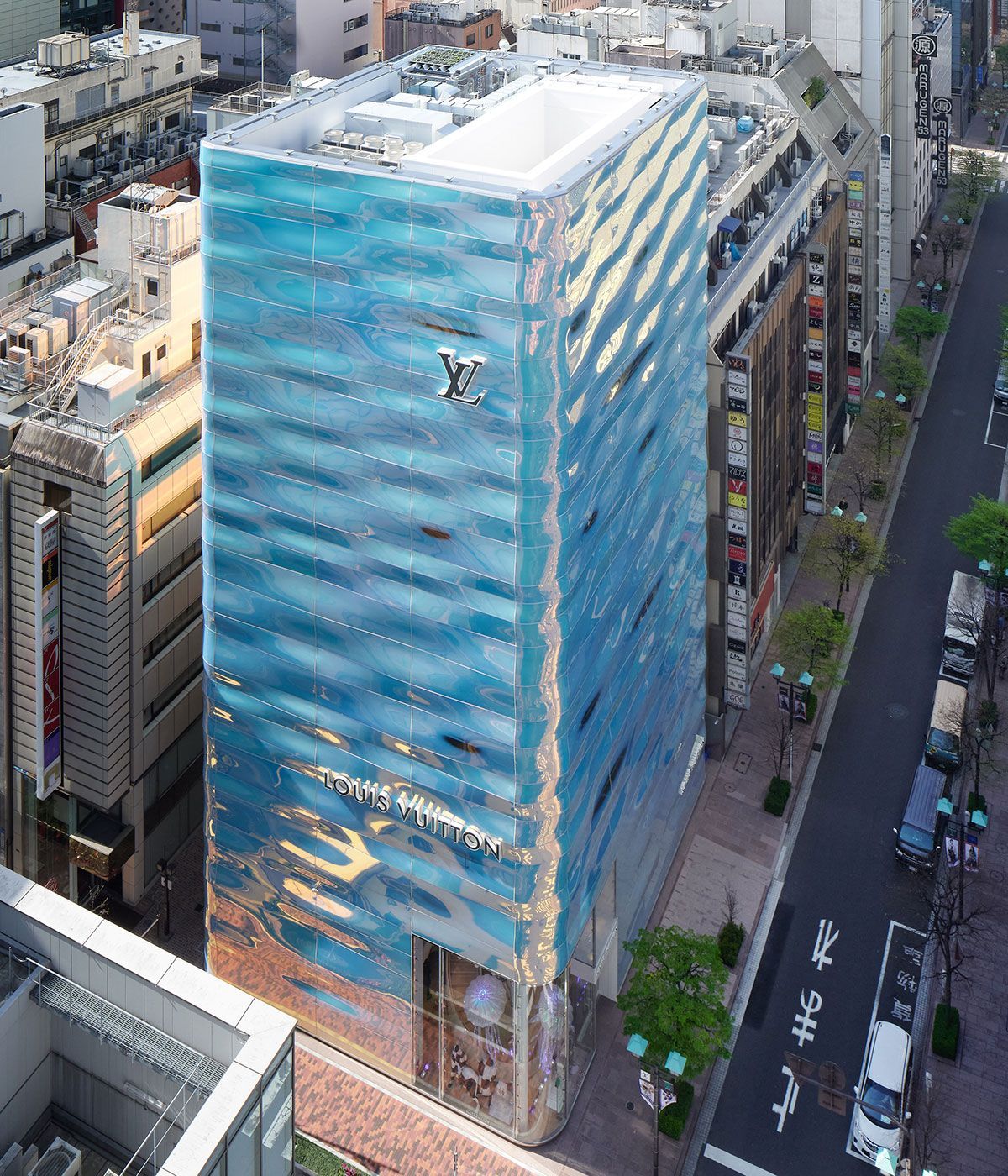 1200x1400 Louis Vuitton's Ginza Namiki rippling flagship