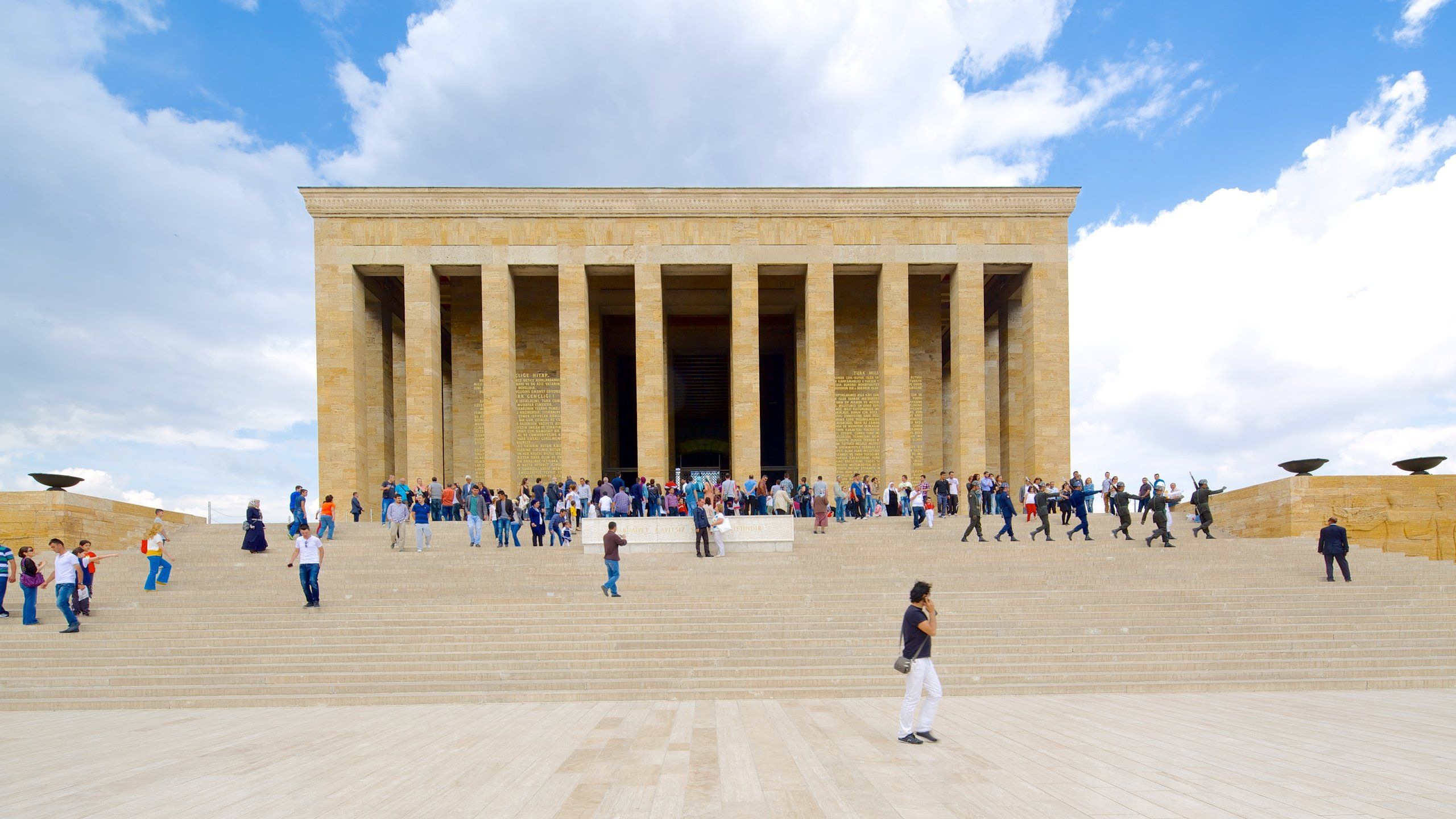 2560x1440 Anitkabir in Ankara City Center and Activities
