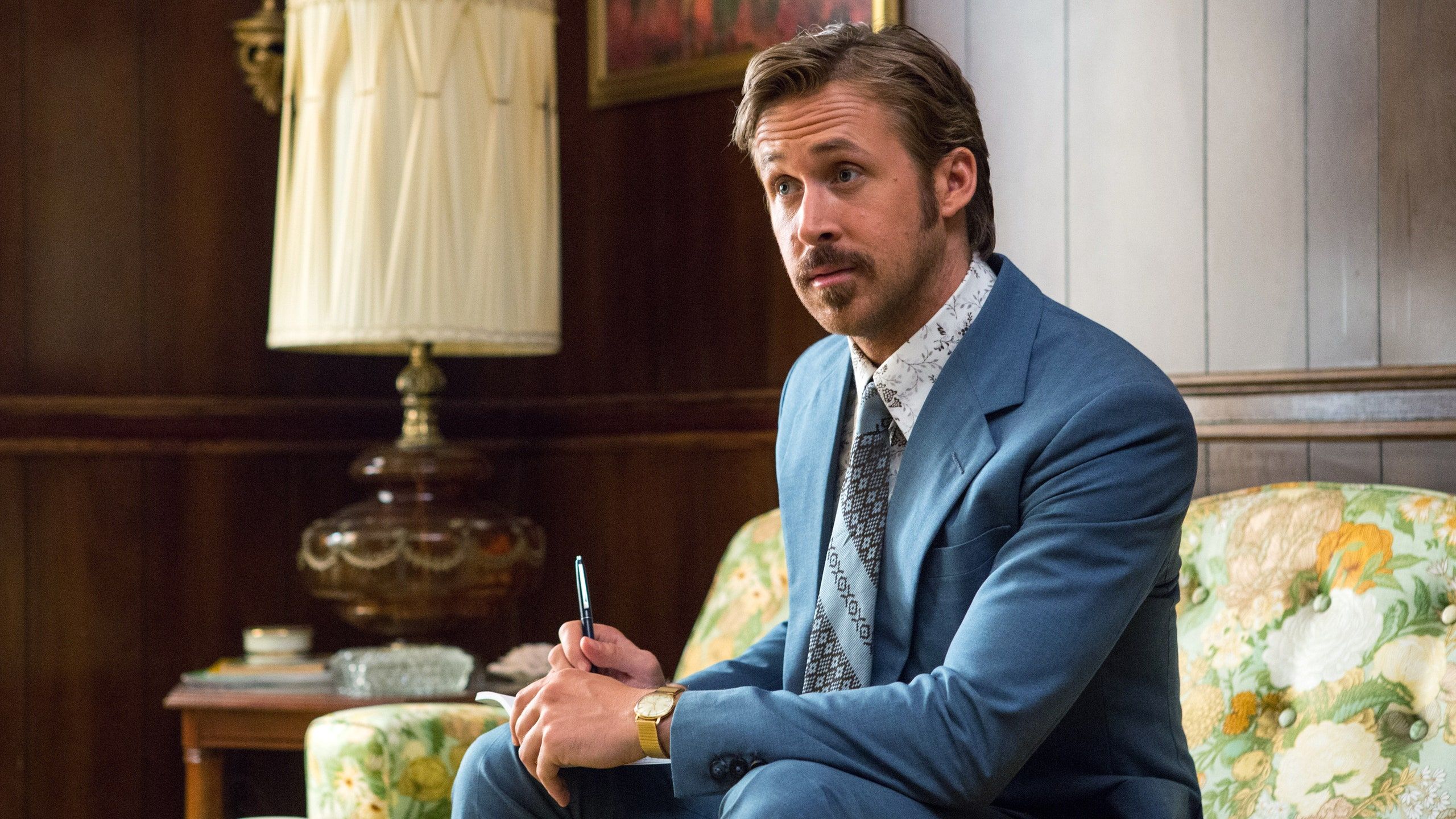 2560x1440 Ryan Gosling in 'The Nice Guys' Is Ryan Gosling as You've Never Seen Him Before