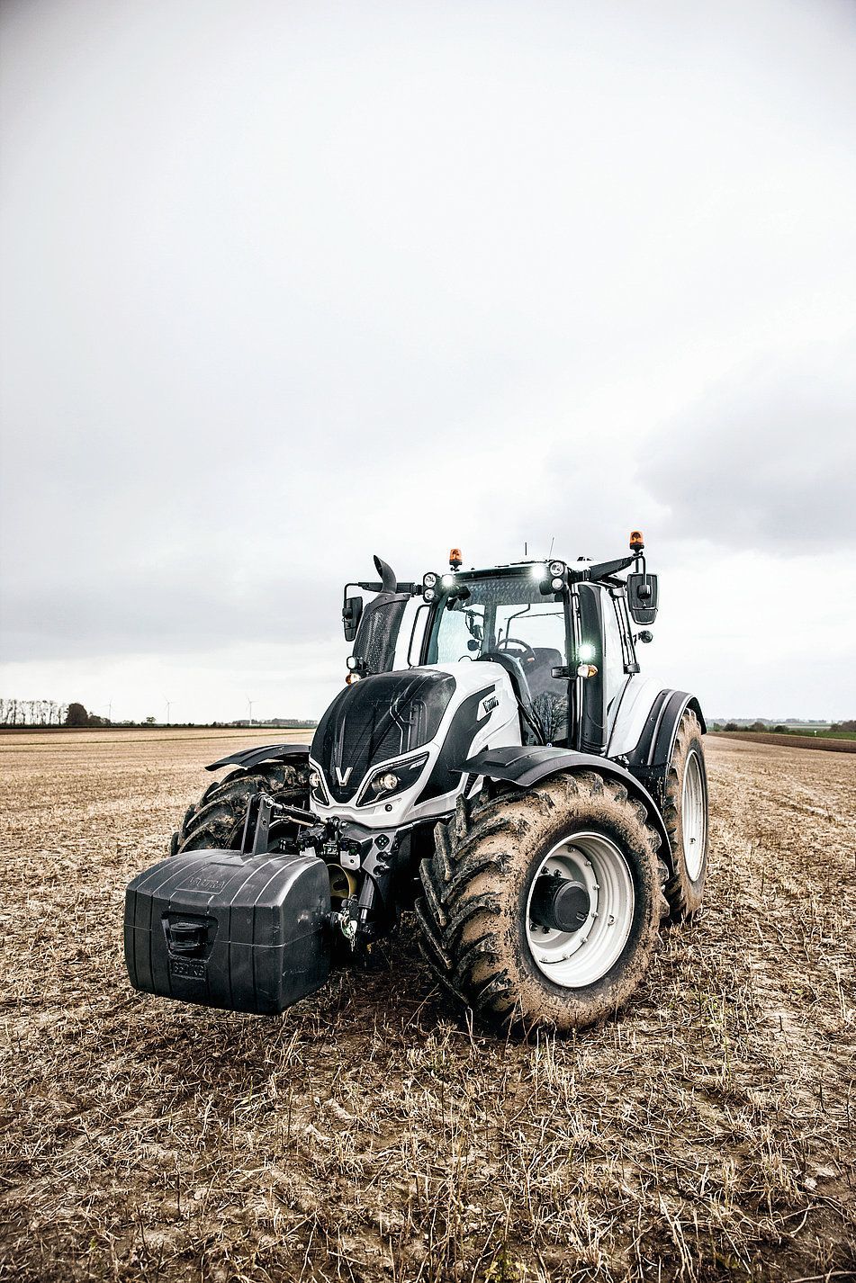 951x1426 Red Dot Design Award: Valtra T4